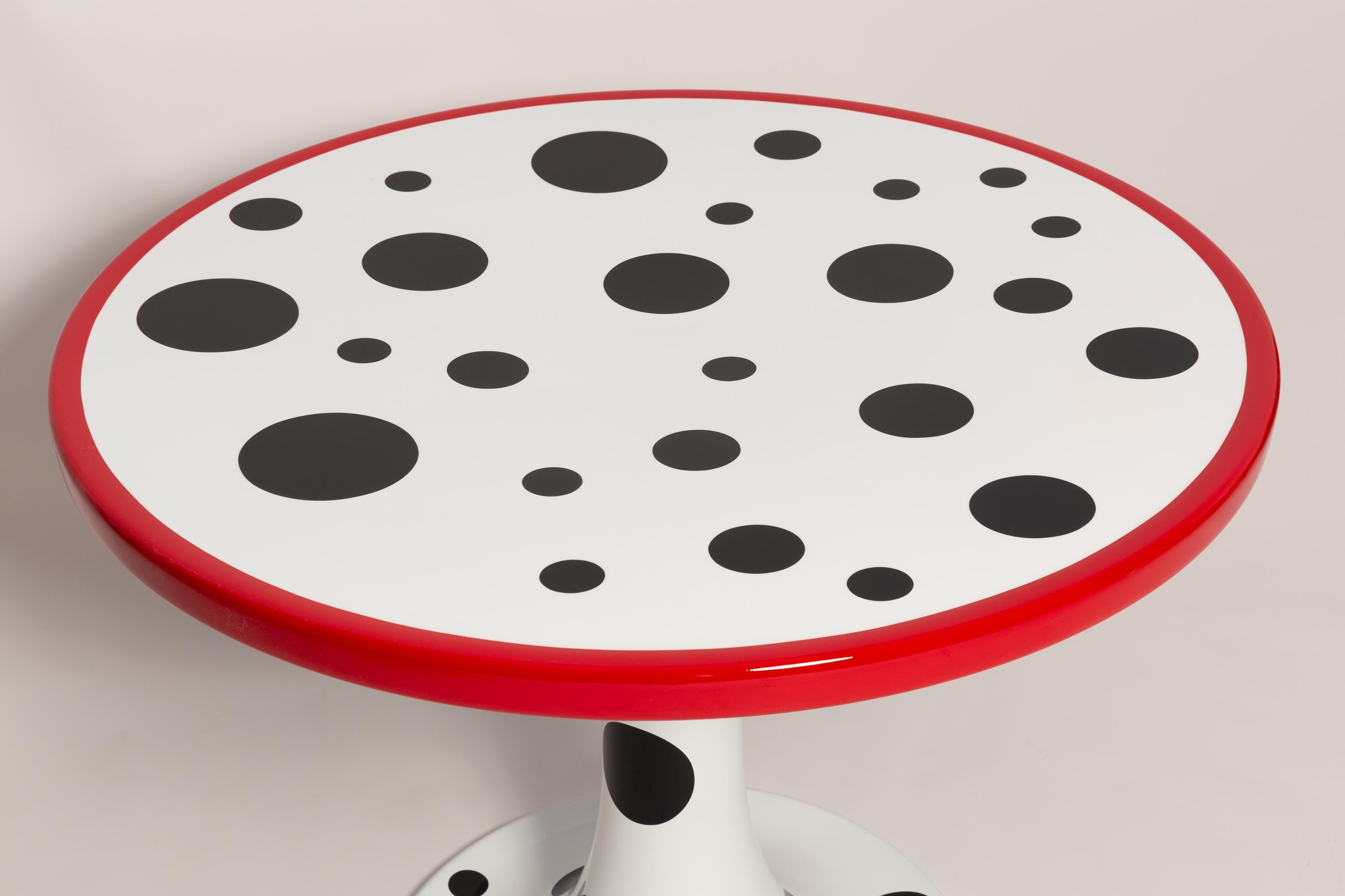 Laccato Tavolo Crudelia Dalmata Canguro, di Ernst Moeckl, Germania, metà secolo, 1968 in vendita