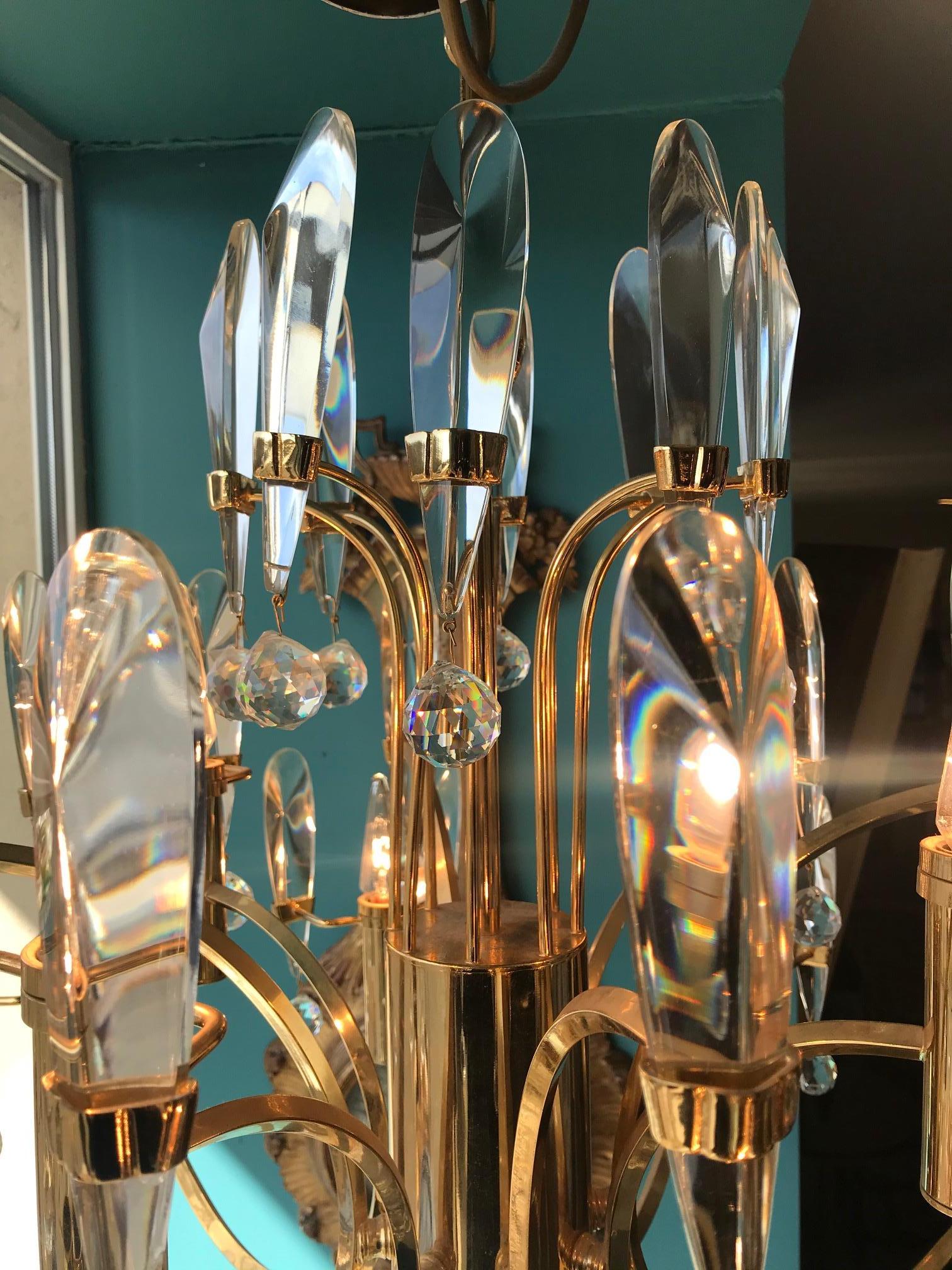 Midcentury Crystal and Gilded Brass Chandelier by Gaetano Scoliari, 1970s In Good Condition In LEGNY, FR