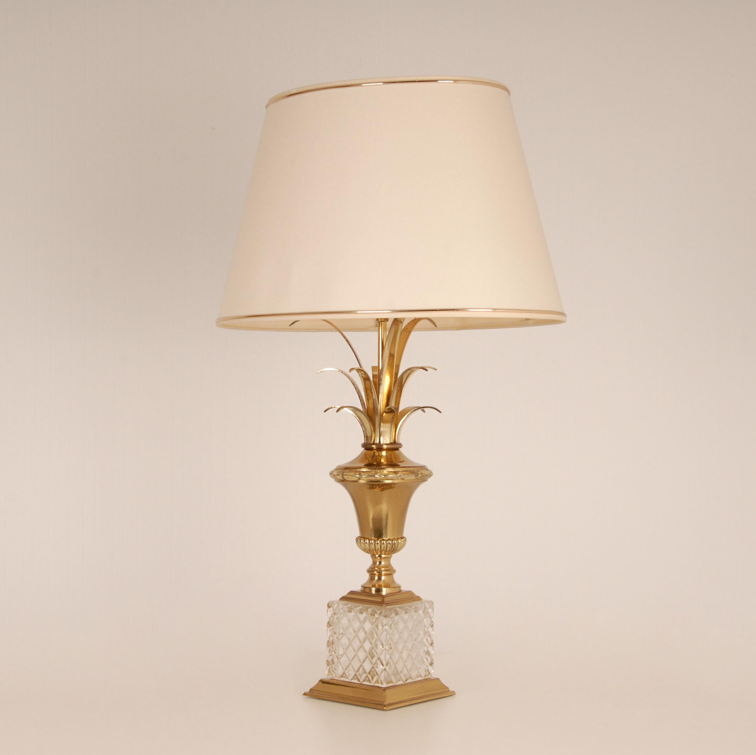 20ième siècle Lampes de table du milieu du siècle en cristal et laiton doré avec feuilles de roseau ou de palmier 1970 en vente