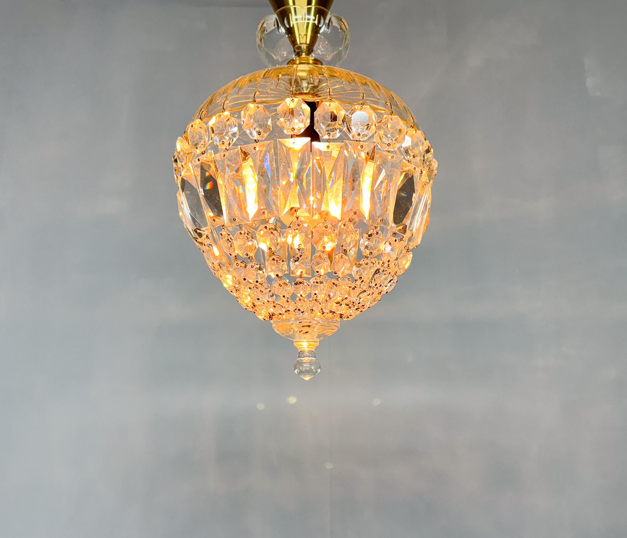 Lampadario in cristallo e ottone di metà secolo, Cecoslovacchia in vendita 6