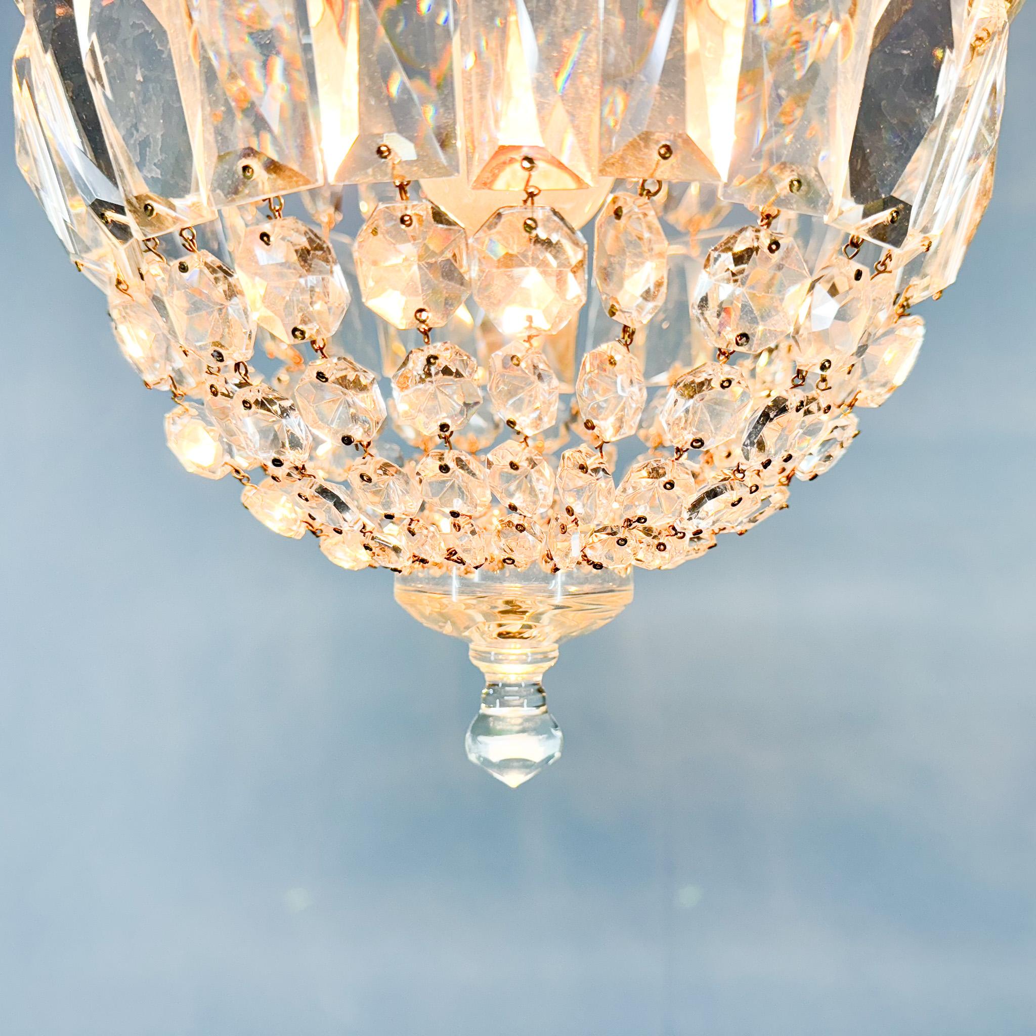 Ottone Lampadario in cristallo e ottone di metà secolo, Cecoslovacchia in vendita