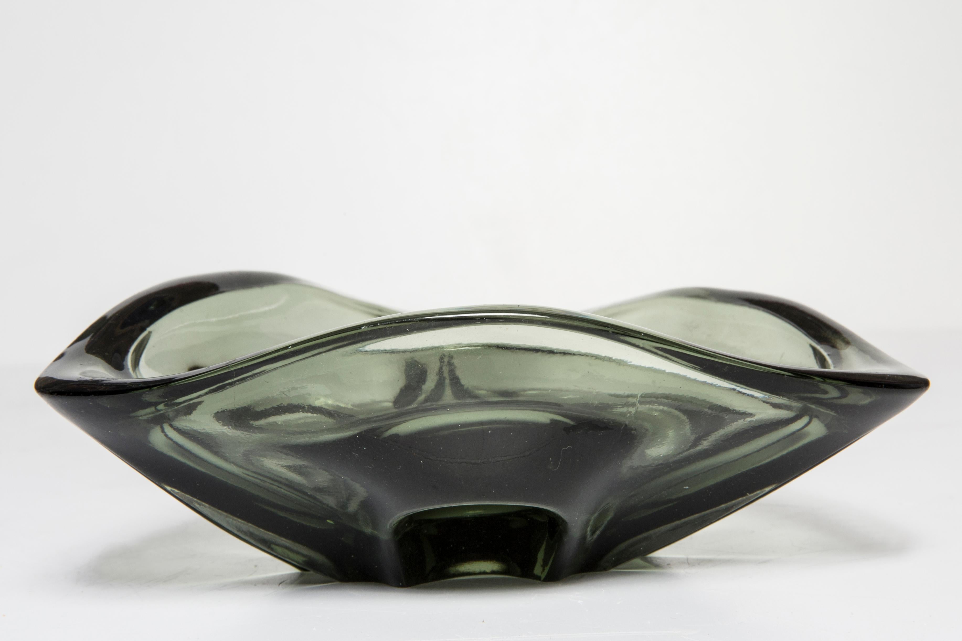 Mid Century Crystal Dark Green Gray Glass Ashtray Bowl, Italy, 1970s In Good Condition In 05-080 Hornowek, PL