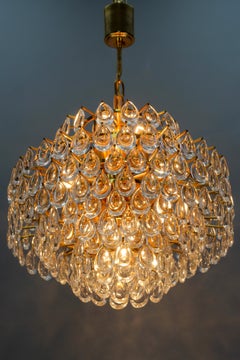 Lampadario a sette luci in vetro cristallo e ottone dorato di Palwa, metà del secolo scorso