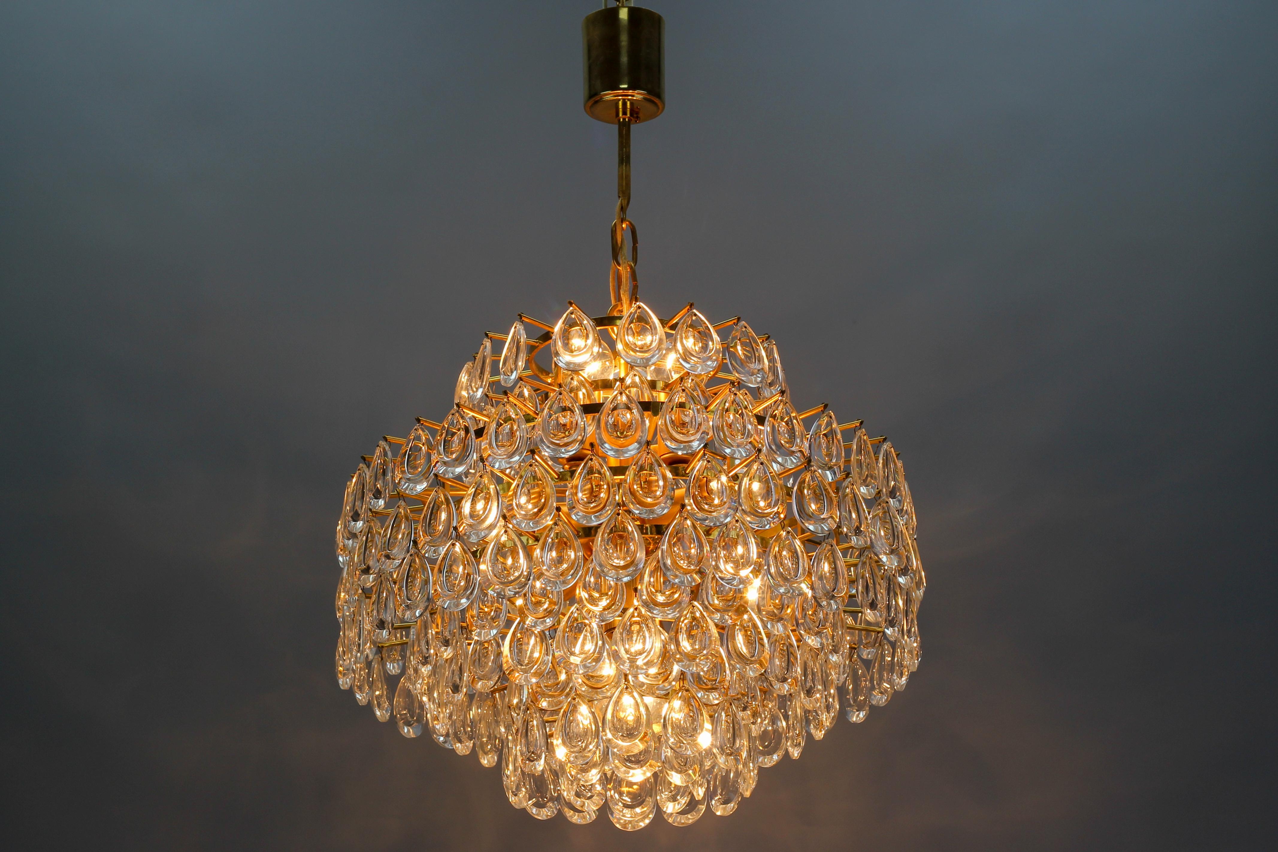 Mid-Century Modern Mid-Century Crystal Glass and Gilt Brass Seven-Light Chandelier by Palwa For Sale