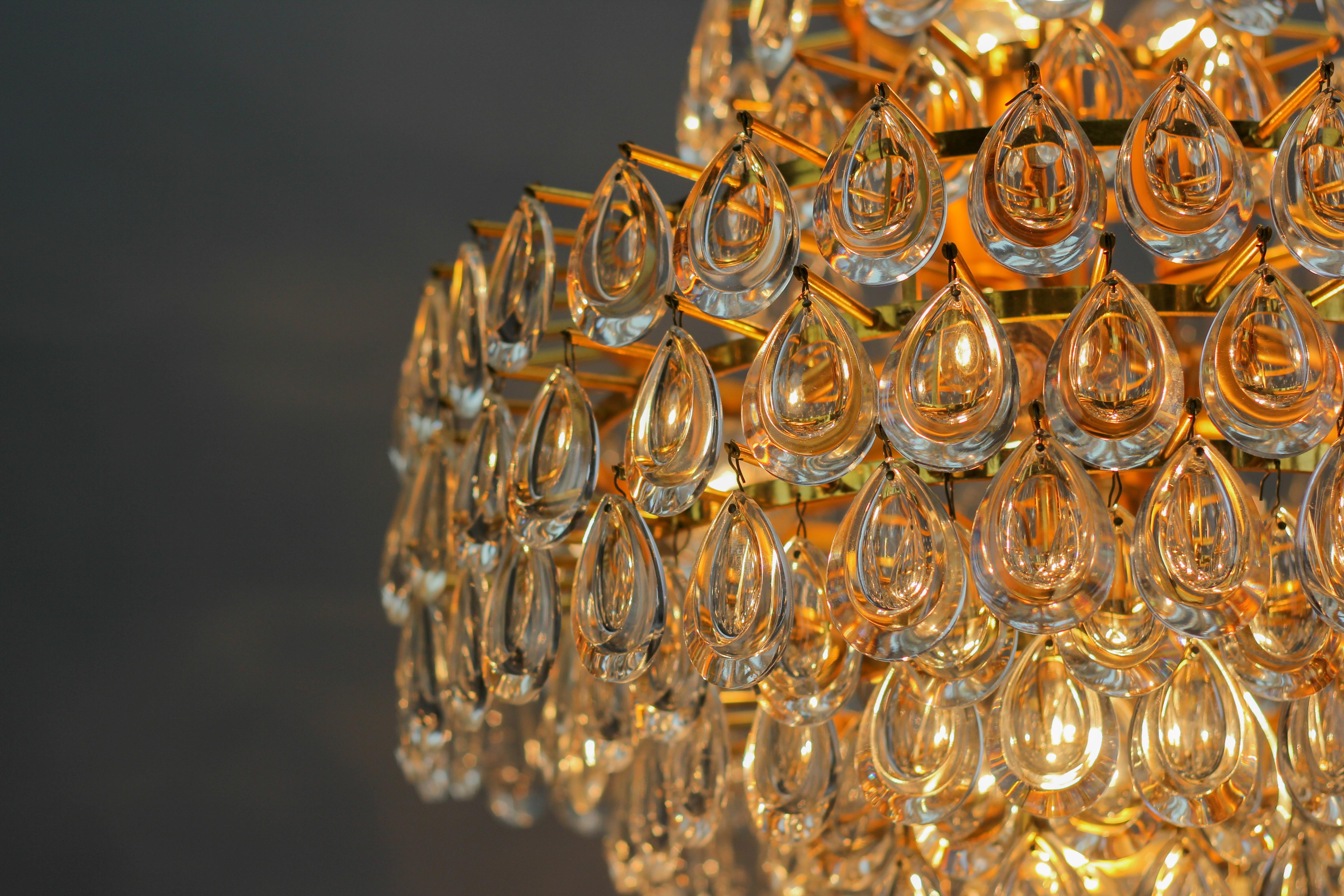 Mid-Century Crystal Glass and Gilt Brass Seven-Light Chandelier by Palwa For Sale 2