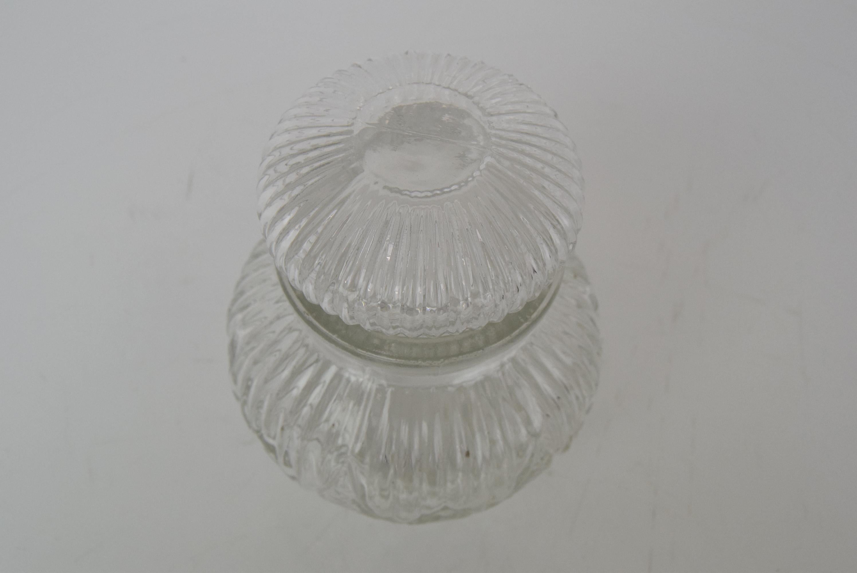 Kristallglasdose aus der Mitte des Jahrhunderts, 1950er Jahre.  (Tschechisch) im Angebot