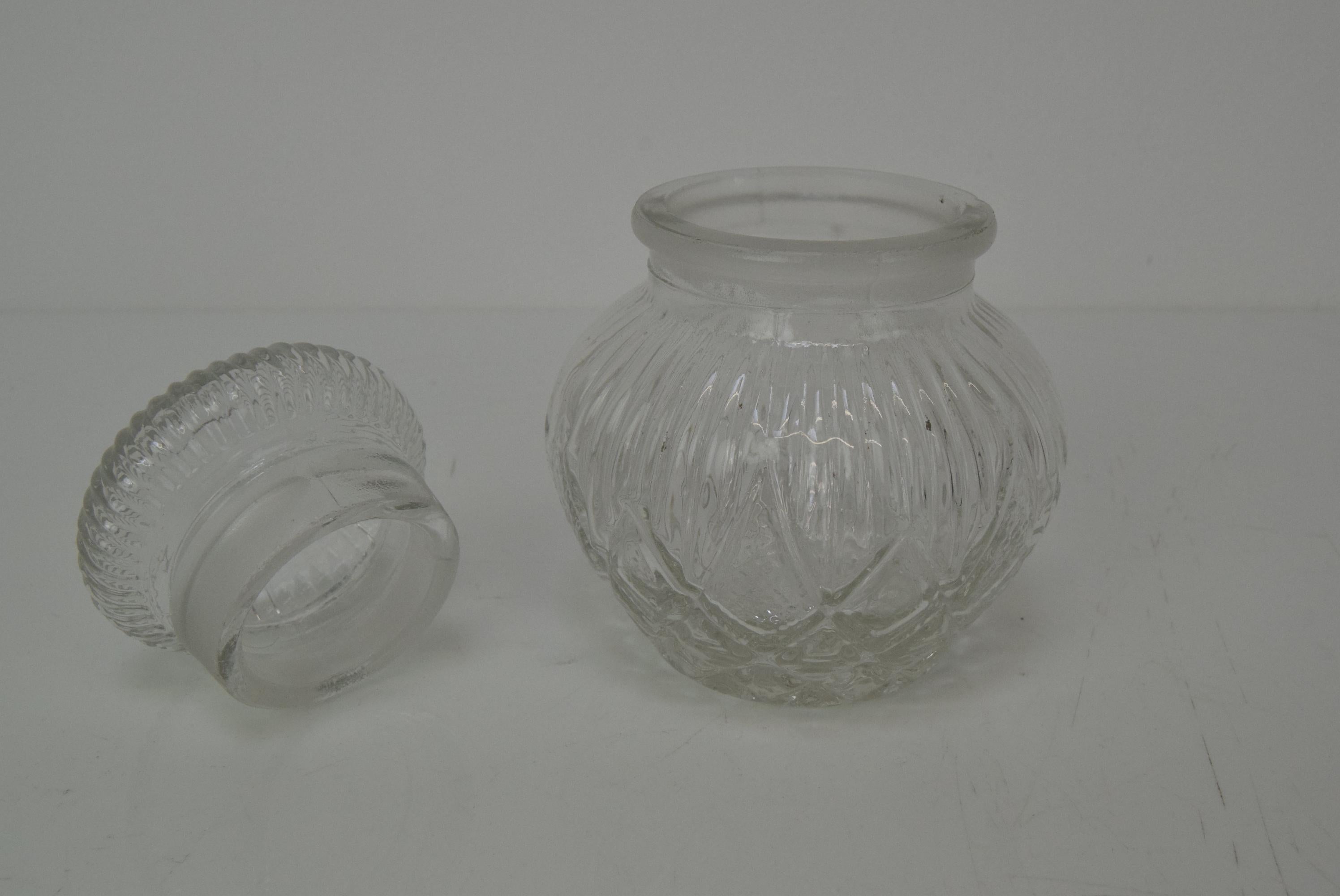Kristallglasdose aus der Mitte des Jahrhunderts, 1950er Jahre.  (Mitte des 20. Jahrhunderts) im Angebot