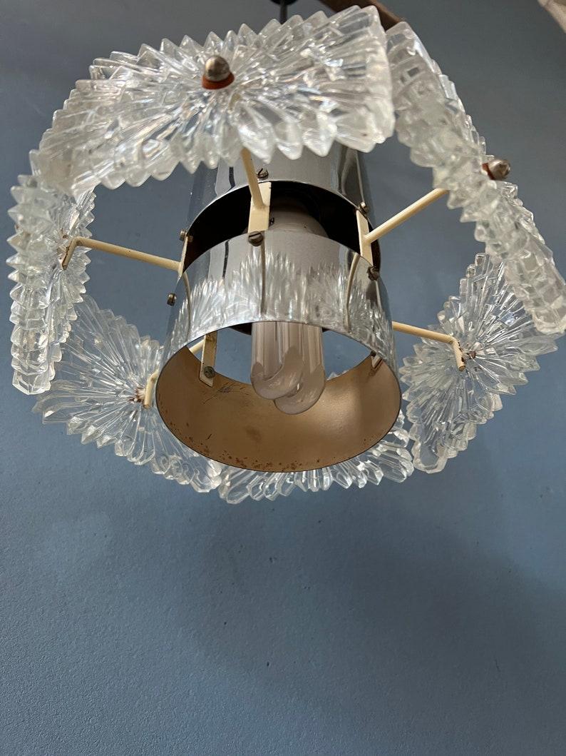 XX secolo Lampada a sospensione in cristallo di metà secolo con struttura cromata, anni '70 in vendita