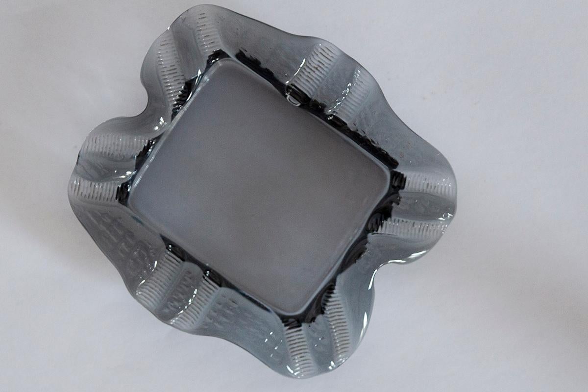 Mid Century Crystal Gray Glass Ashtray Bowl, Italy, 1970s For Sale 3