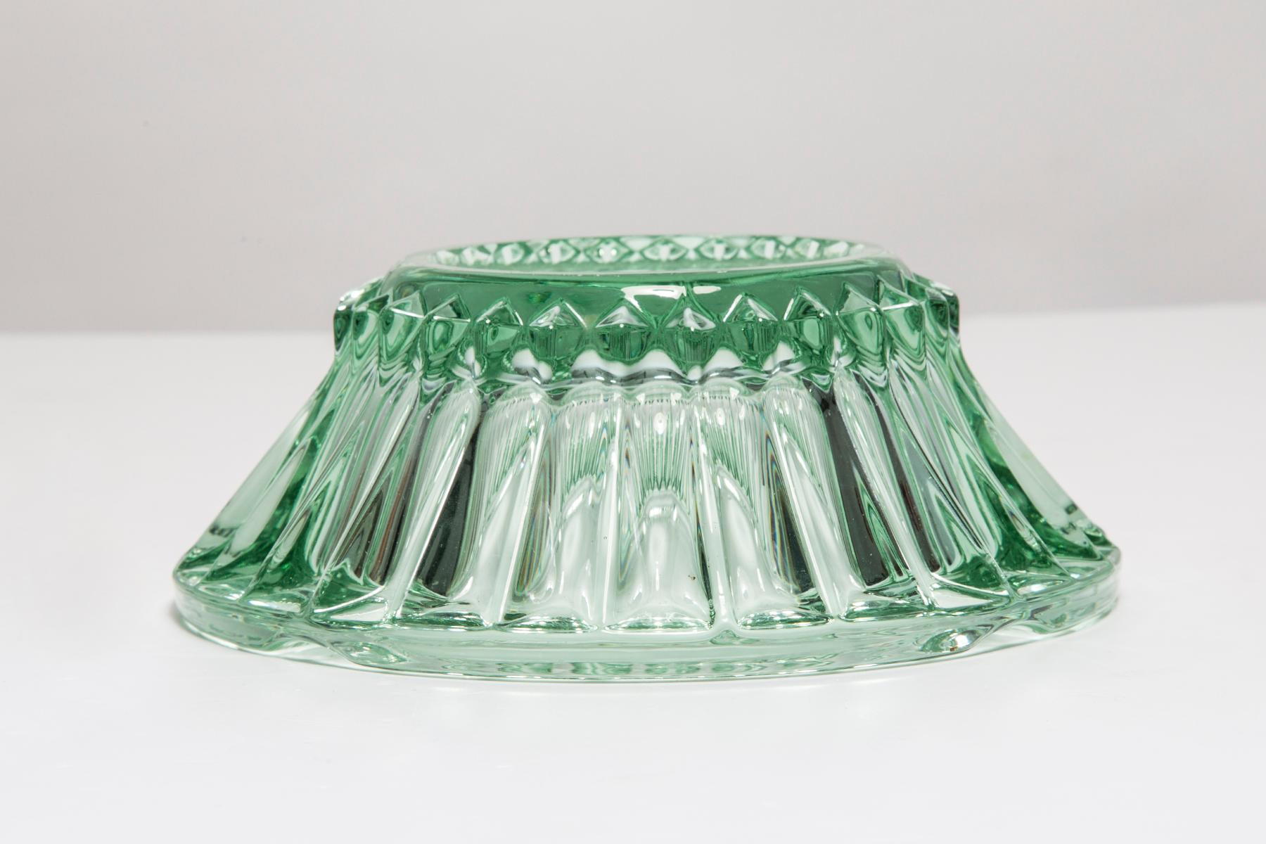 Mid Century Crystal Green Glass Ashtray Bowl, Italy, 1970s For Sale 7