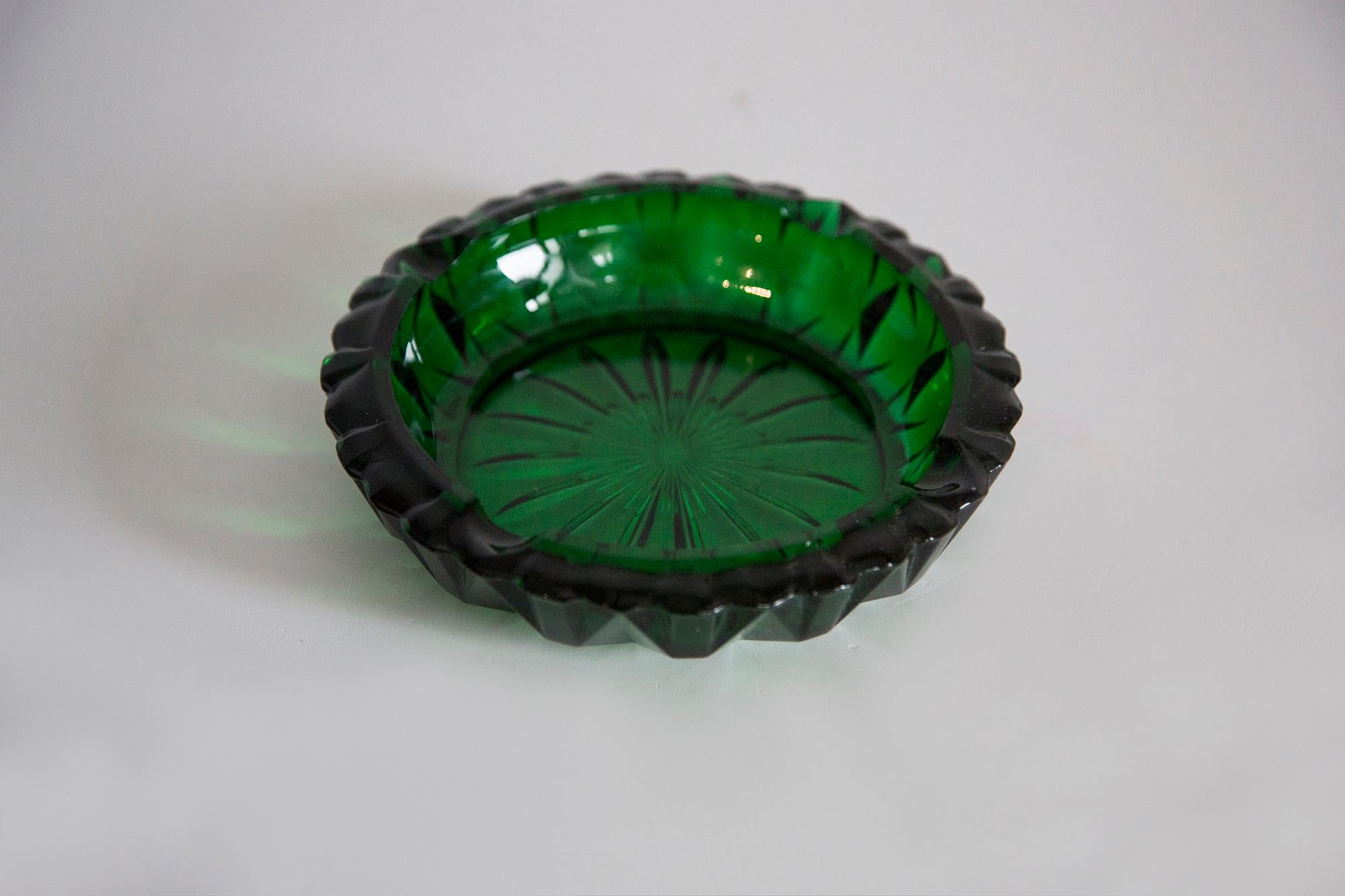 Aschenbecherschale aus grünem Kristallglas, Italien, 1970er Jahre (Italienisch) im Angebot