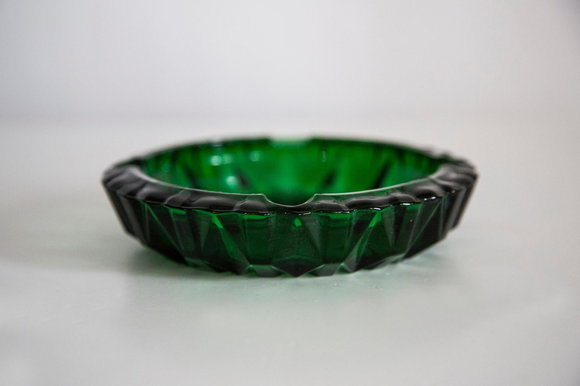 Aschenbecherschale aus grünem Kristallglas, Italien, 1970er Jahre im Zustand „Gut“ im Angebot in 05-080 Hornowek, PL