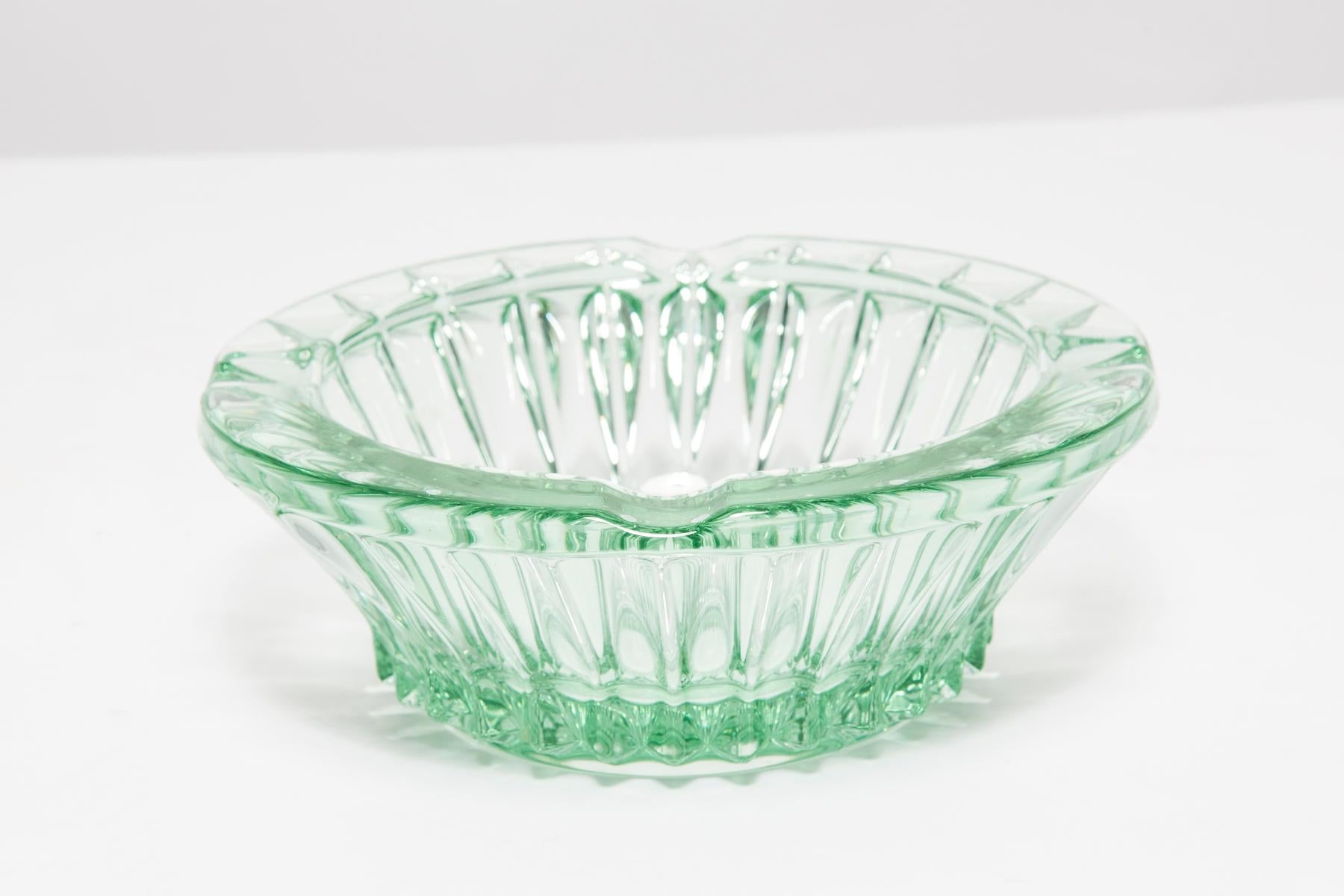 Bol de cendrier en verre vert cristal du milieu du siècle dernier, Italie, 1970 en vente 1