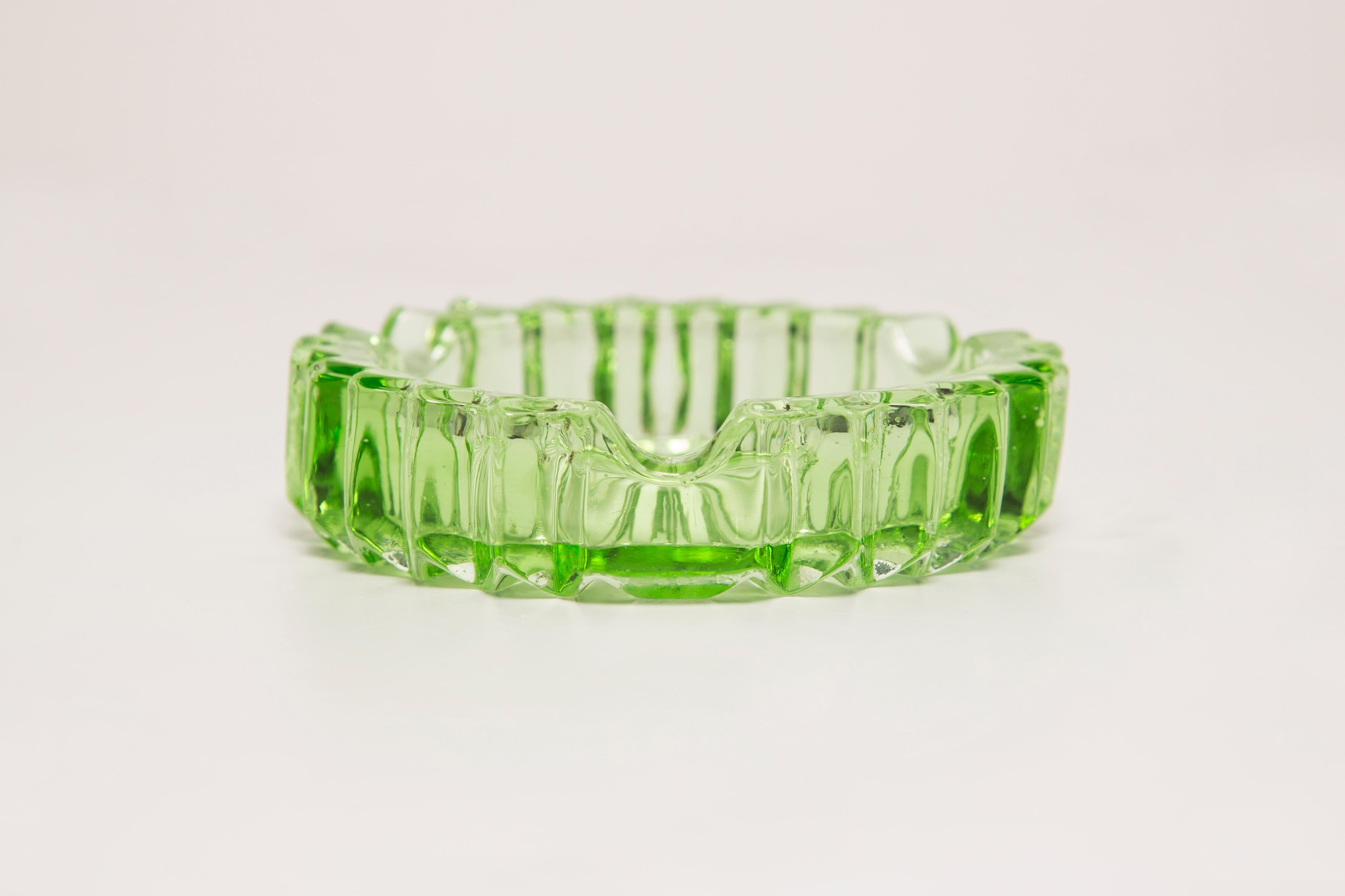 Midcentury Crystal Green Glass Bowl Ashtray, Italy, 1970s In Good Condition In 05-080 Hornowek, PL