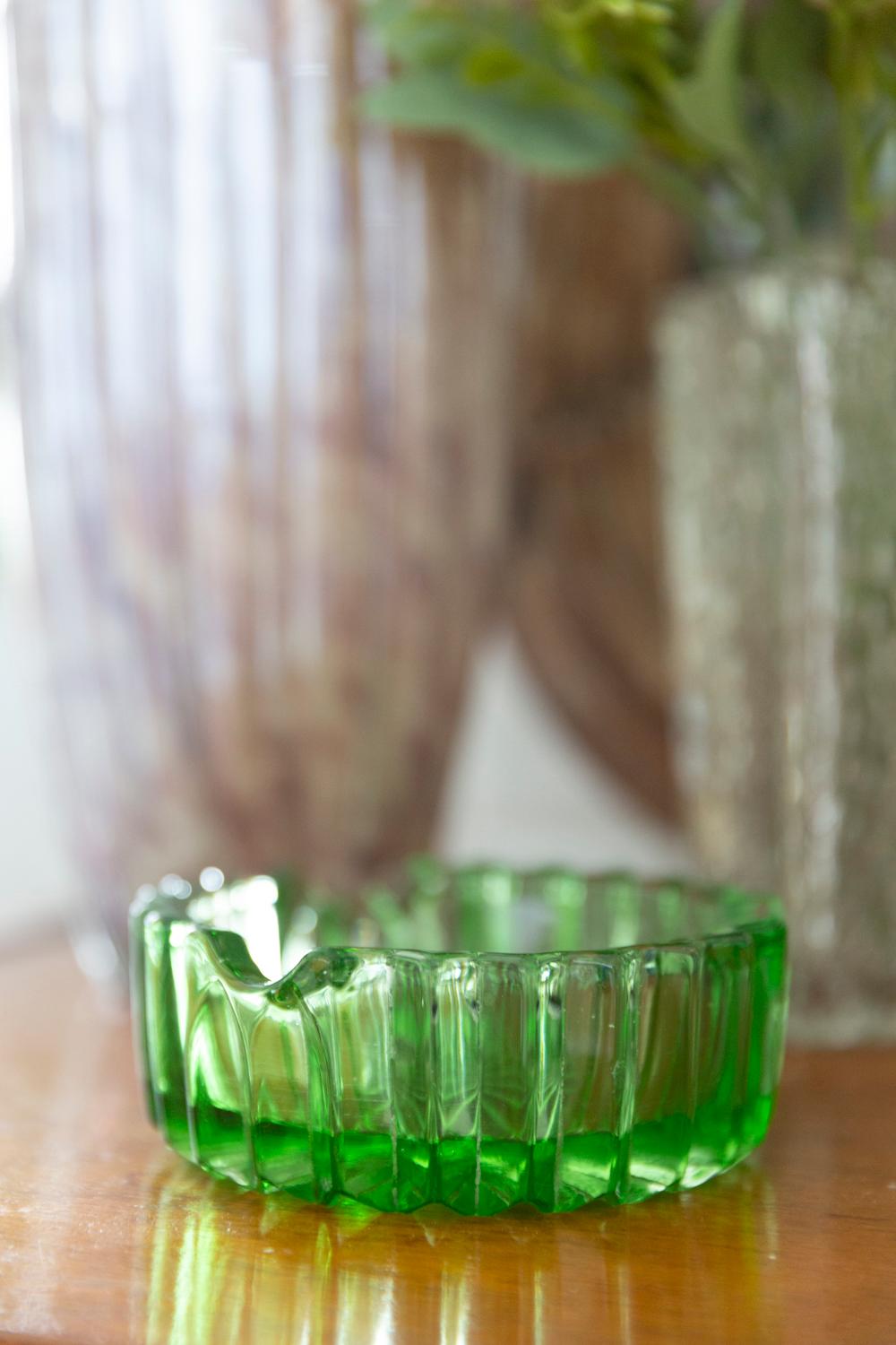 Midcentury Crystal Green Glass Bowl Ashtray, Italy, 1970s In Good Condition For Sale In 05-080 Hornowek, PL