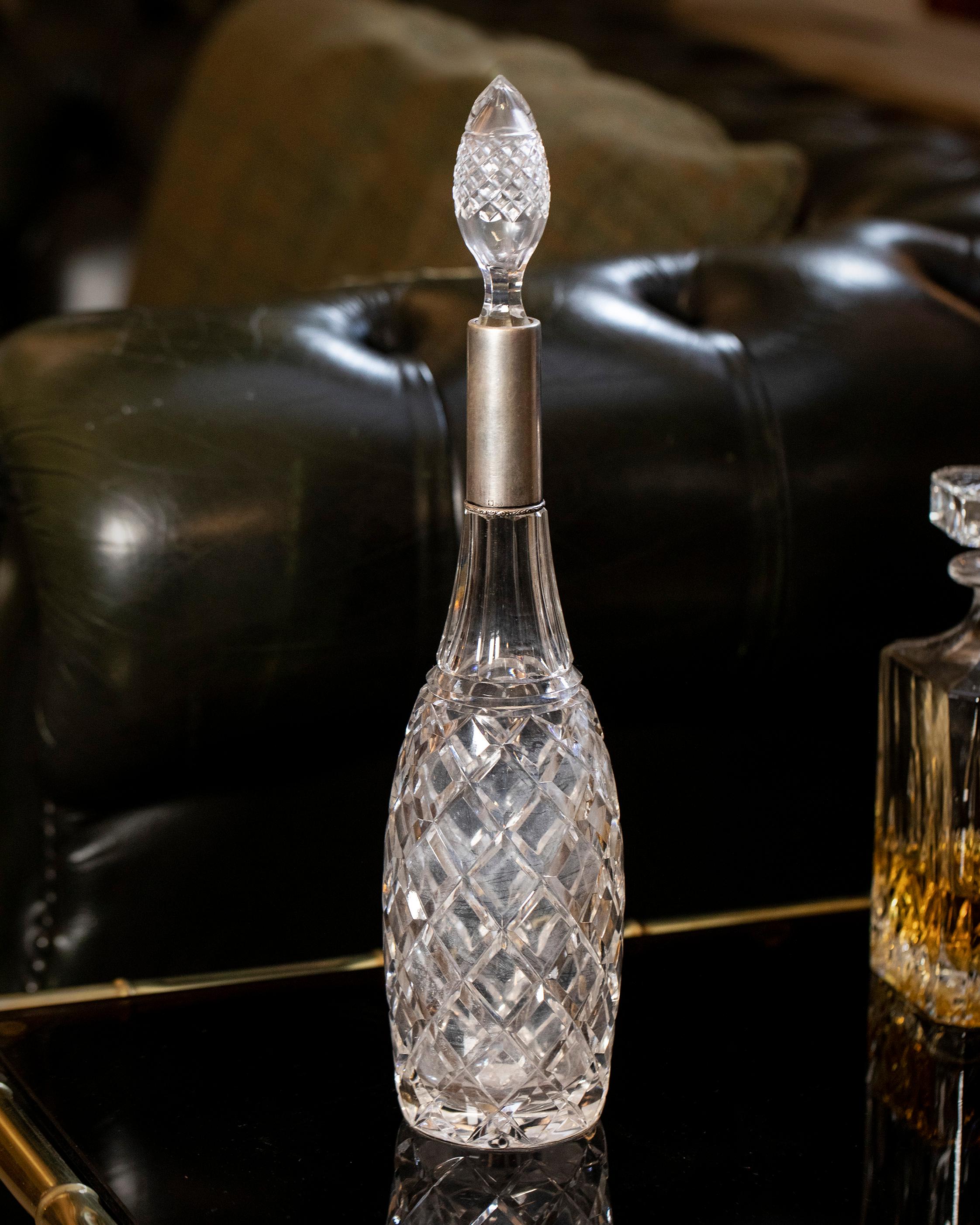 Mid-Century Crystal Liquor Decanter Bottle with a Special Design Stopper In Good Condition For Sale In Milan, IT