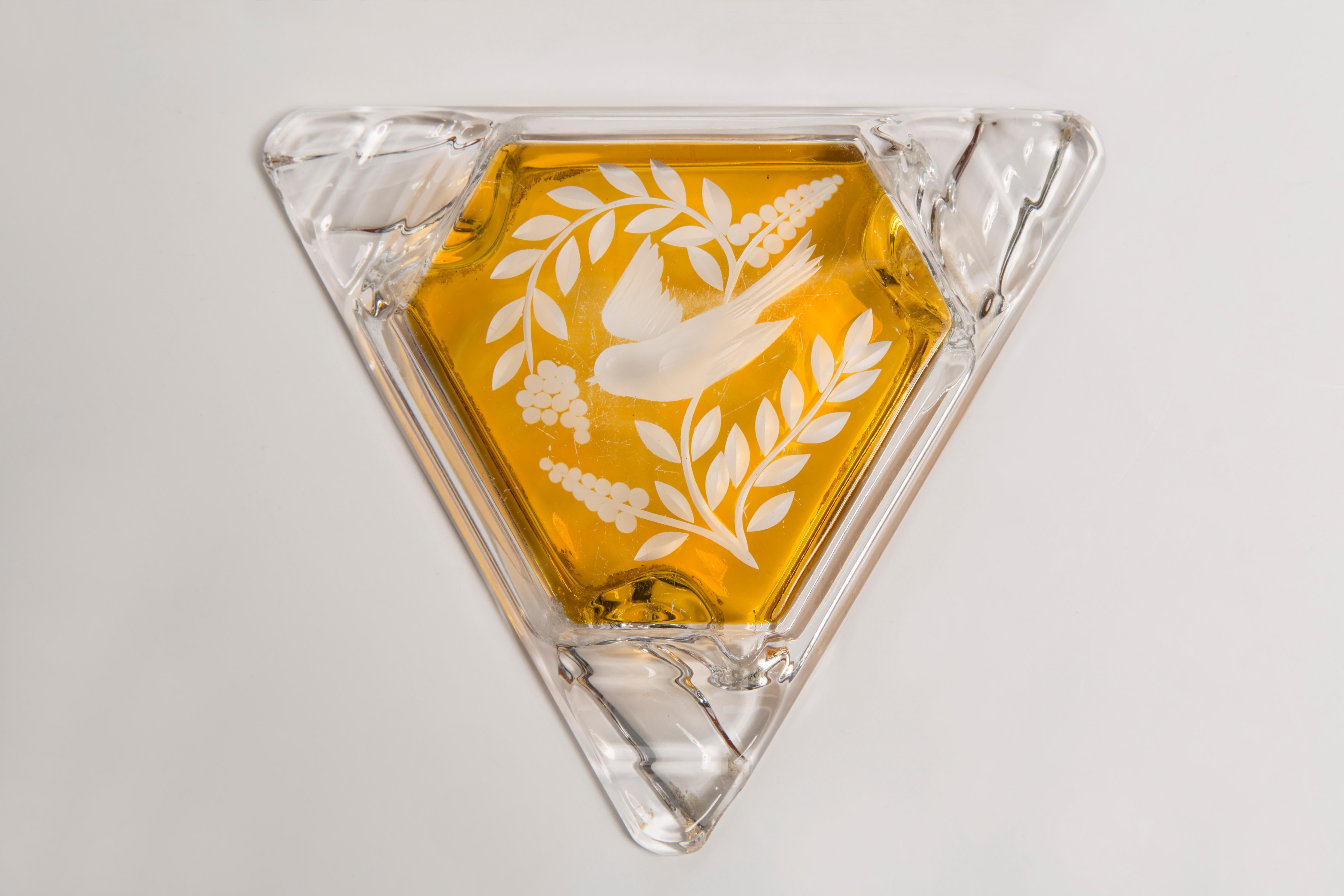 Mid Century Crystal Mustard Yellow Glass Ashtray, Italy, 1970s In Good Condition For Sale In 05-080 Hornowek, PL