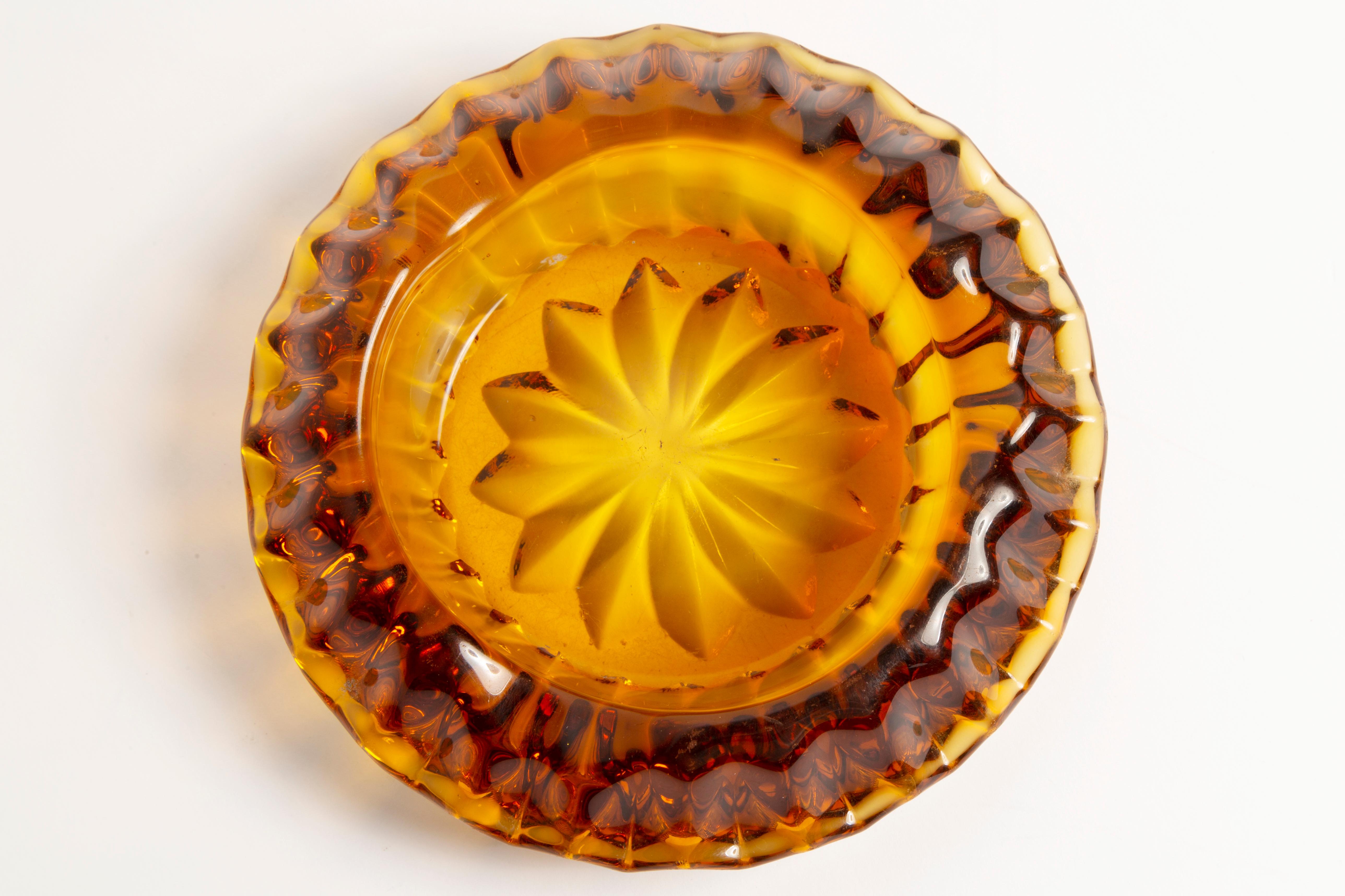 20th Century Midcentury Crystal Mustard Yellow Glass Bowl Ashtray, Italy, 1970s For Sale