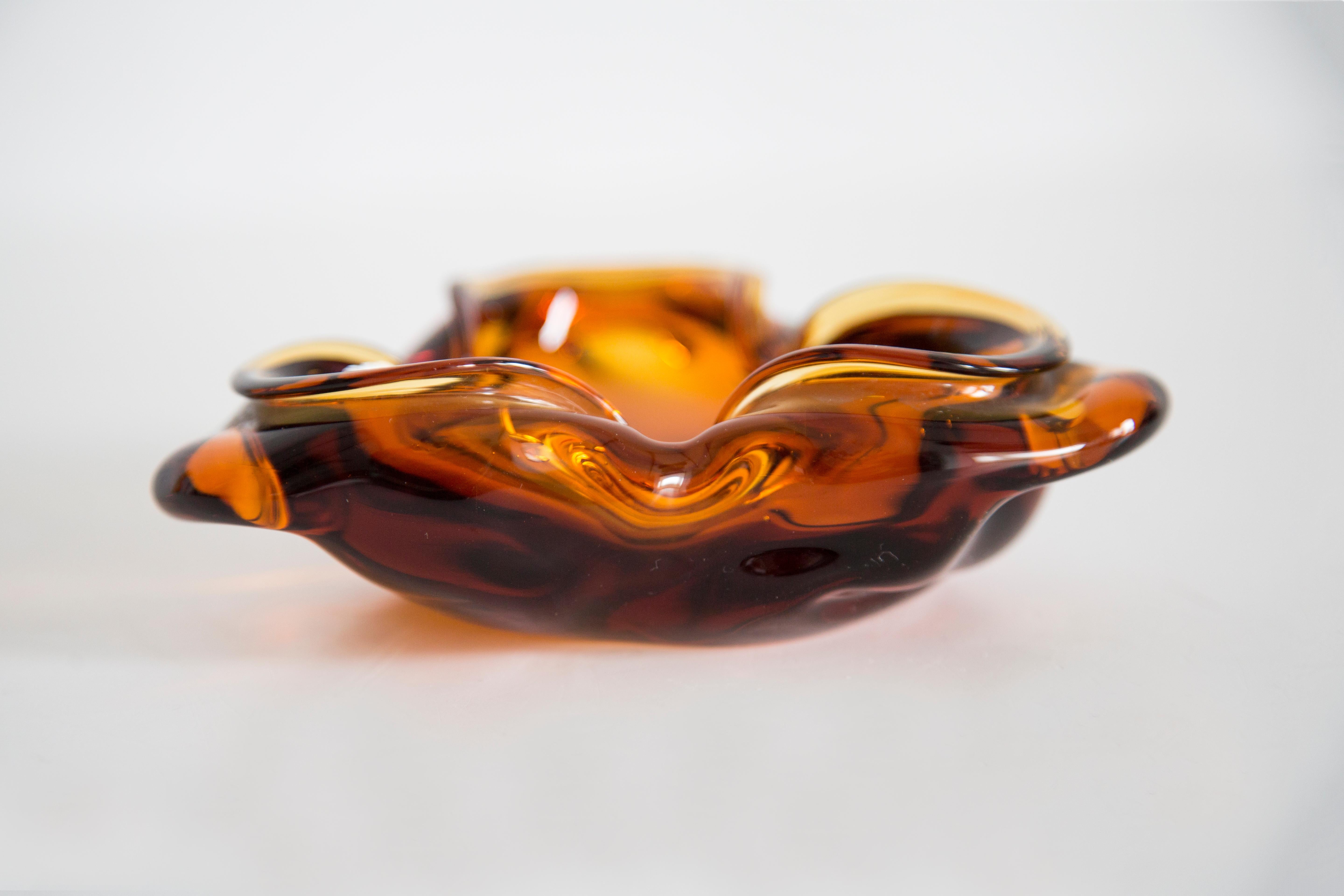 Mid Century Crystal Orange Artistic Glass Ashtray Bowl, Italy, 1970s For Sale 3
