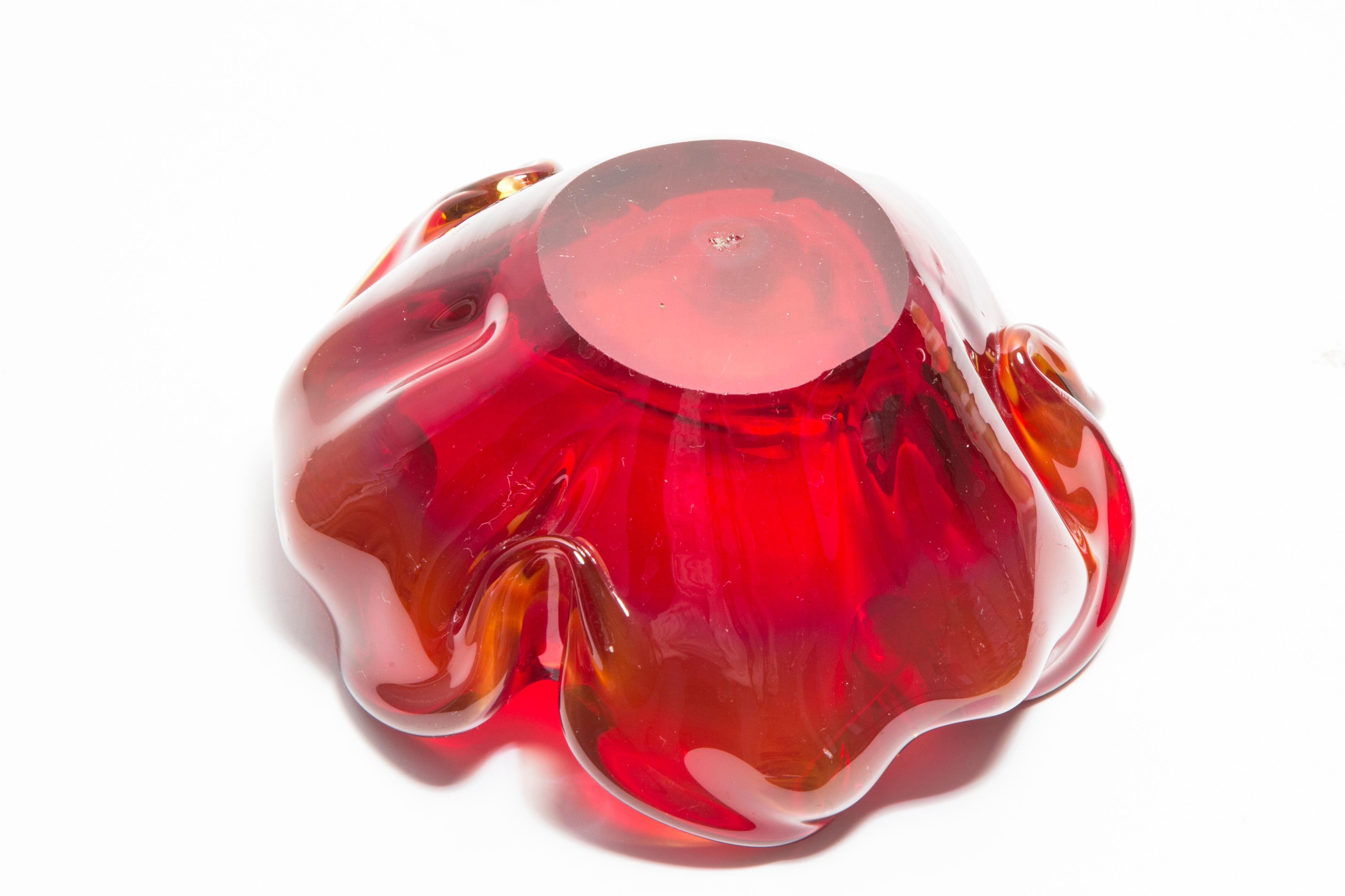 Mid Century Crystal Red Artistic Glass Ashtray Bowl, Italy, 1970s For Sale 7