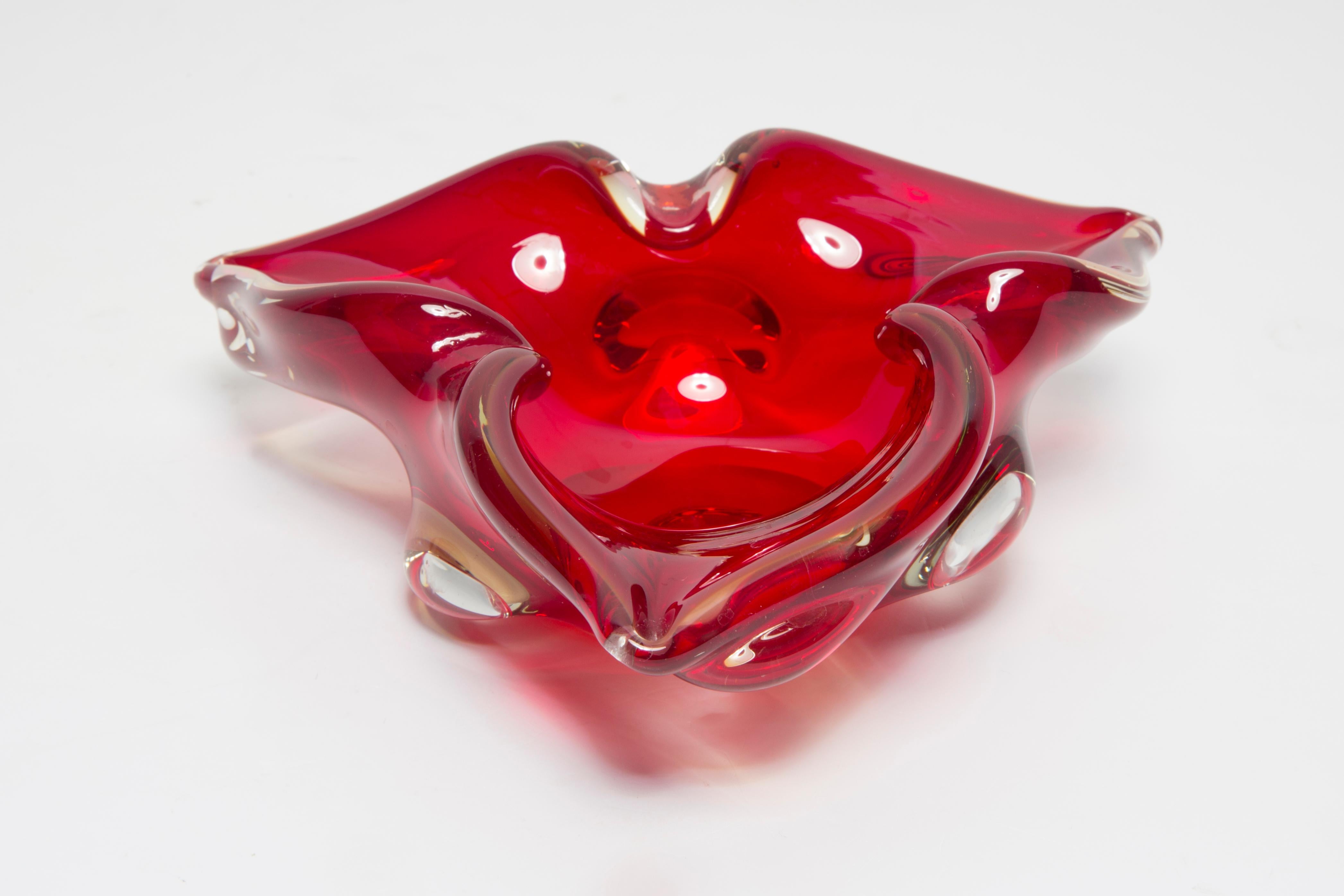 Italian Mid Century Crystal Red Artistic Glass Ashtray Bowl, Italy, 1970s For Sale