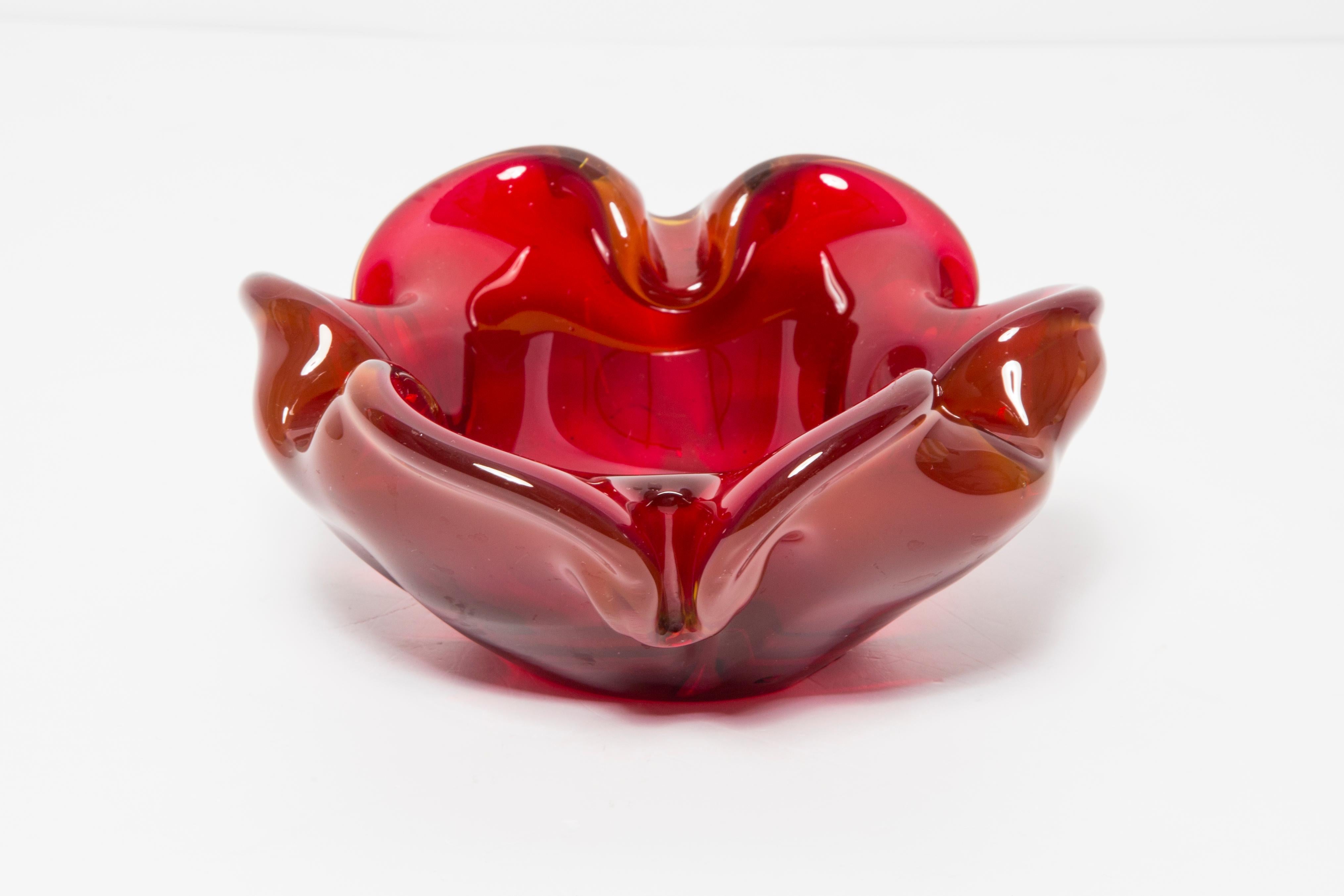 Italian Mid Century Crystal Red Artistic Glass Ashtray Bowl, Italy, 1970s For Sale