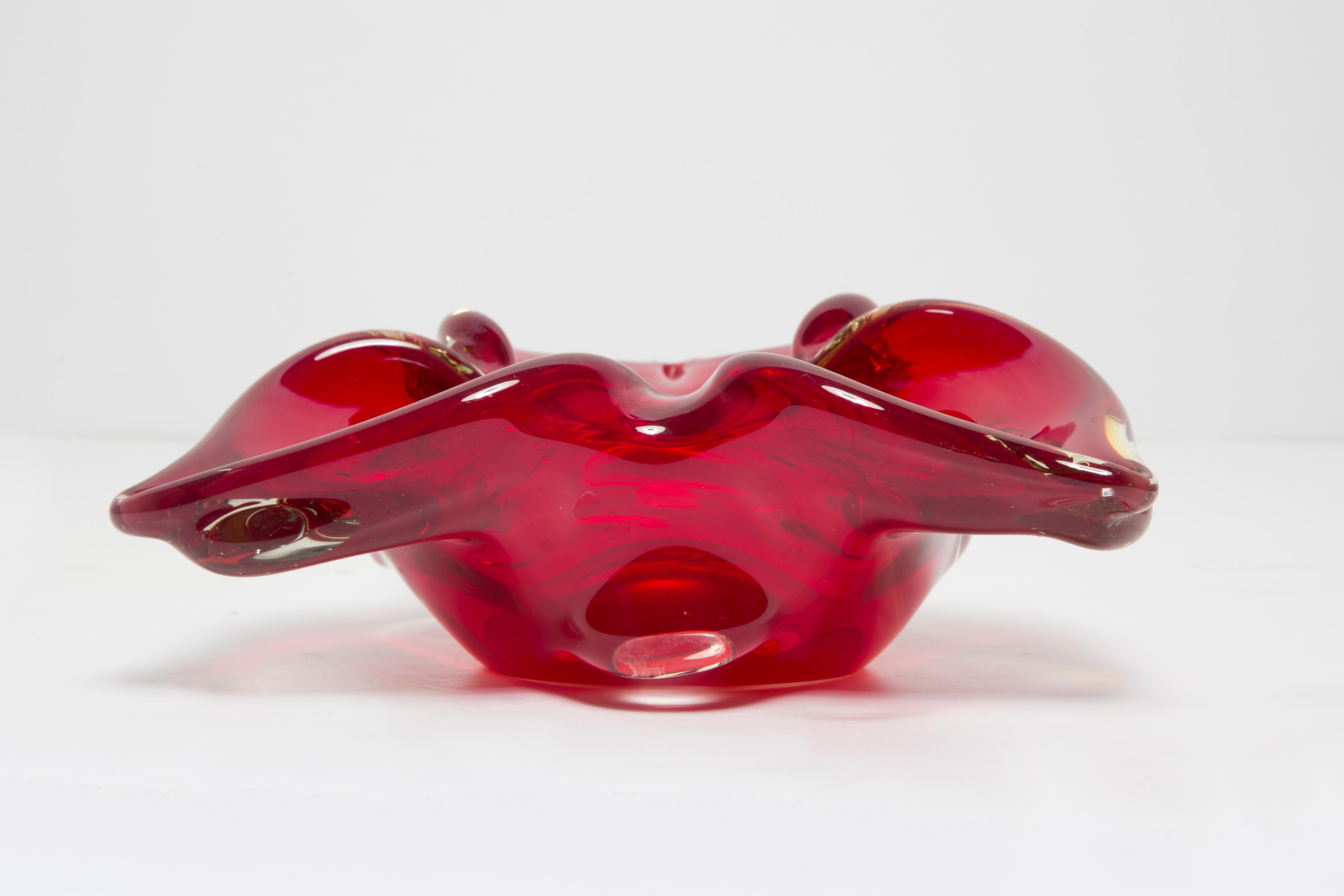 20th Century Mid Century Crystal Red Artistic Glass Ashtray Bowl, Italy, 1970s For Sale