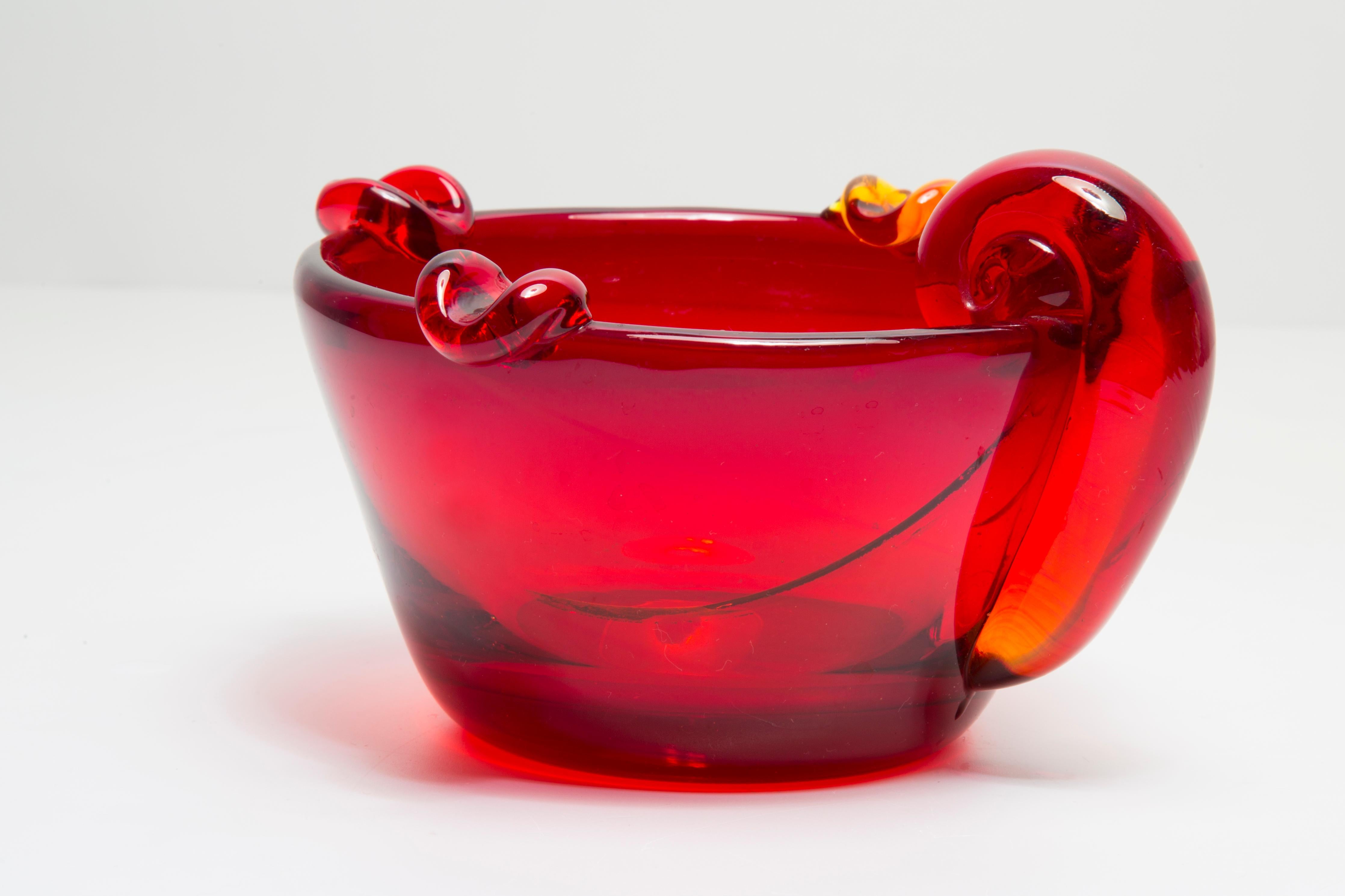 Mid Century Crystal Red Artistic Glass Ashtray Bowl, Italy, 1970s For Sale 1