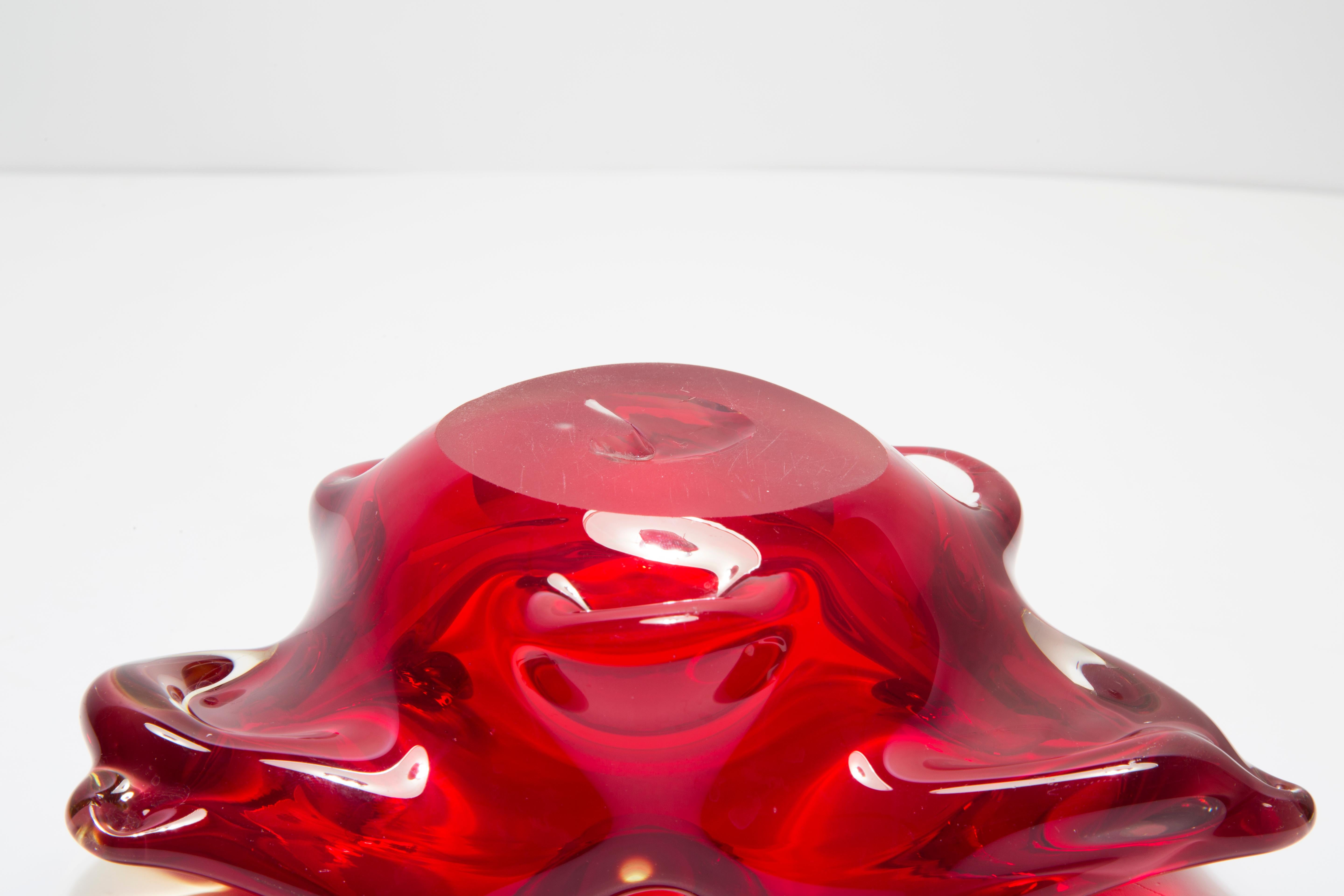 Mid Century Crystal Red Artistic Glass Ashtray Bowl, Italy, 1970s For Sale 2