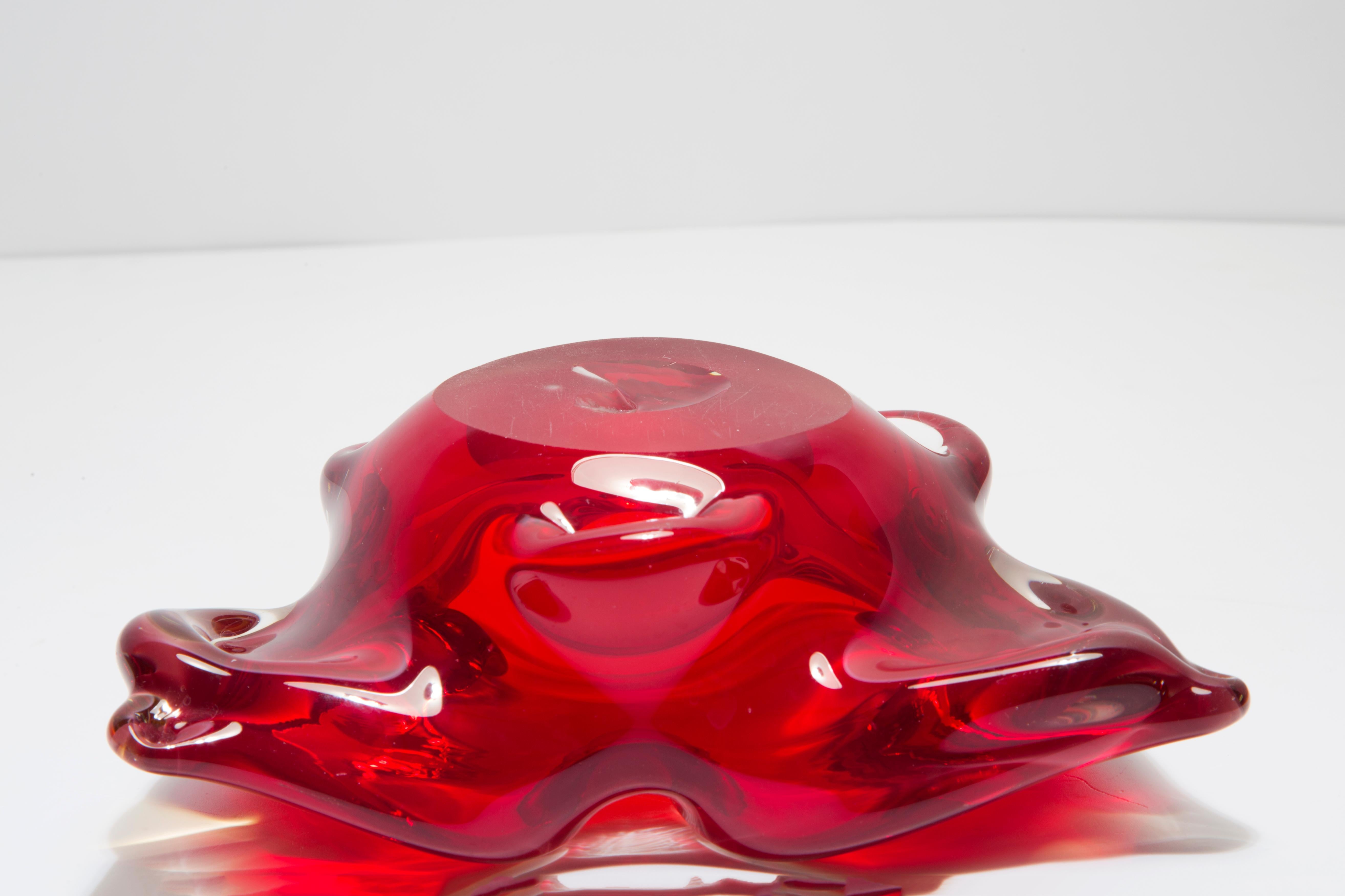 Mid Century Crystal Red Artistic Glass Ashtray Bowl, Italy, 1970s For Sale 3