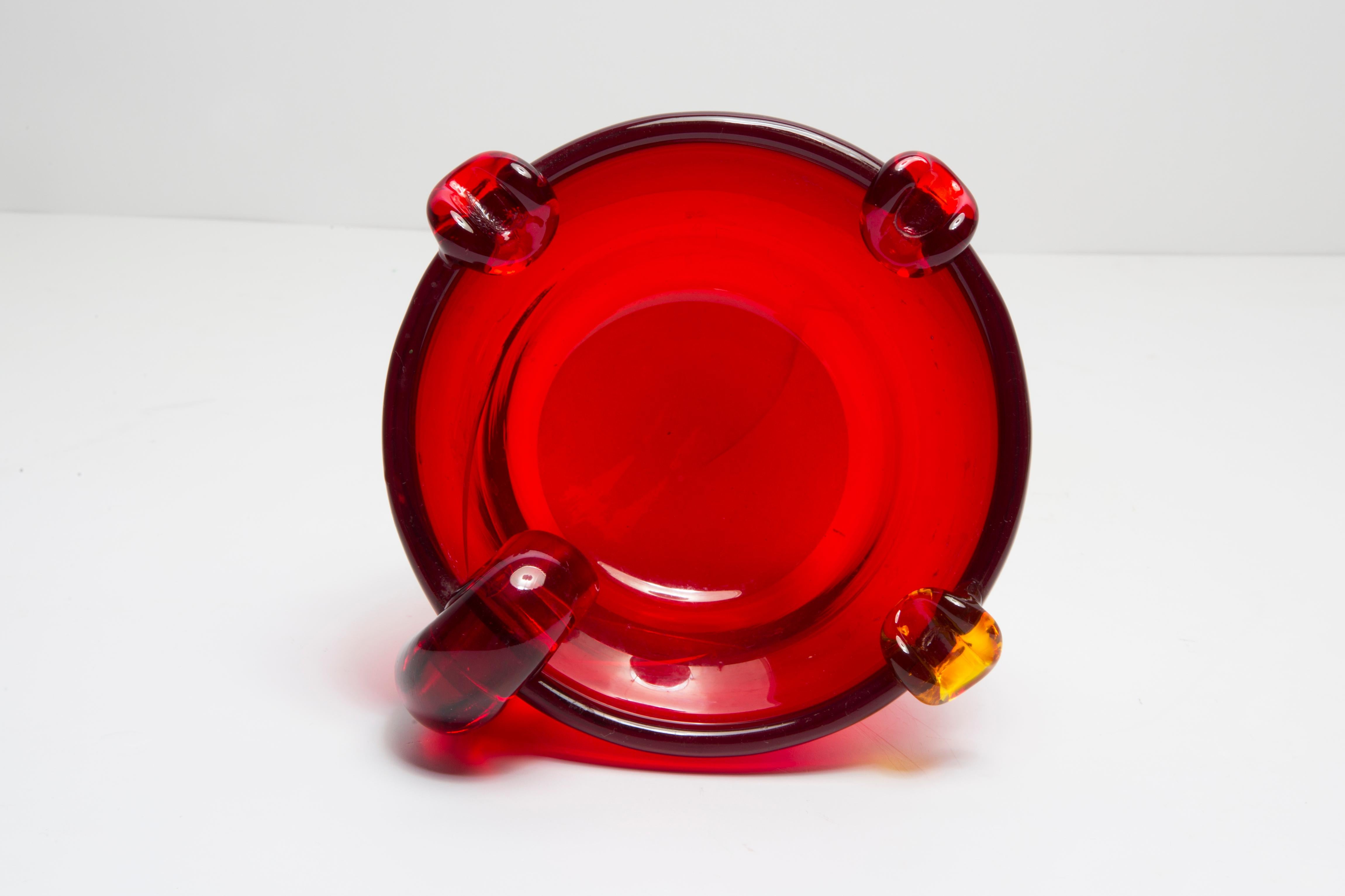 Mid Century Crystal Red Artistic Glass Ashtray Bowl, Italy, 1970s For Sale 3