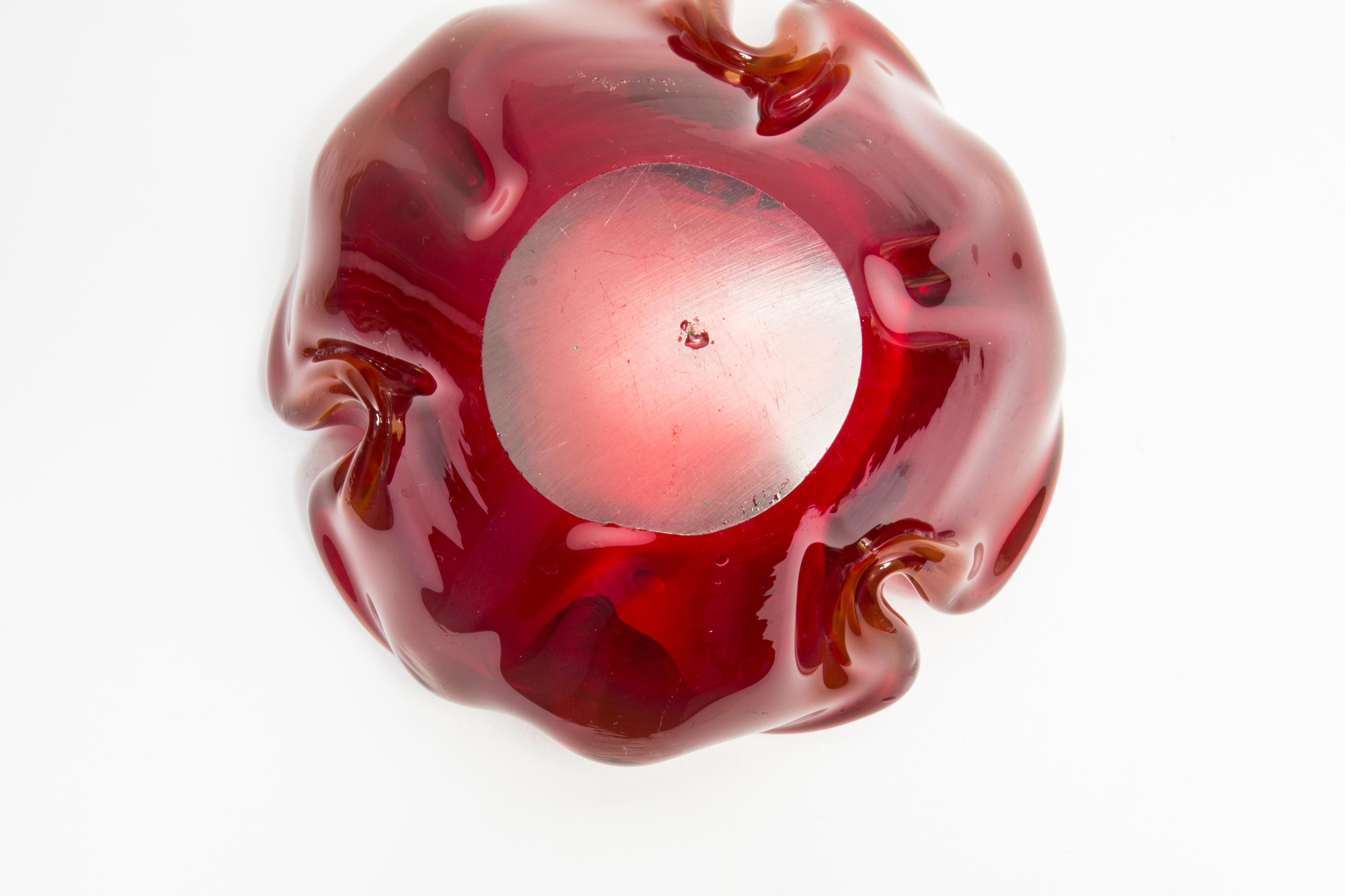 Aschenbecher aus rotem Artistik-Kristallglas, Italien, 1970er Jahre im Angebot 4