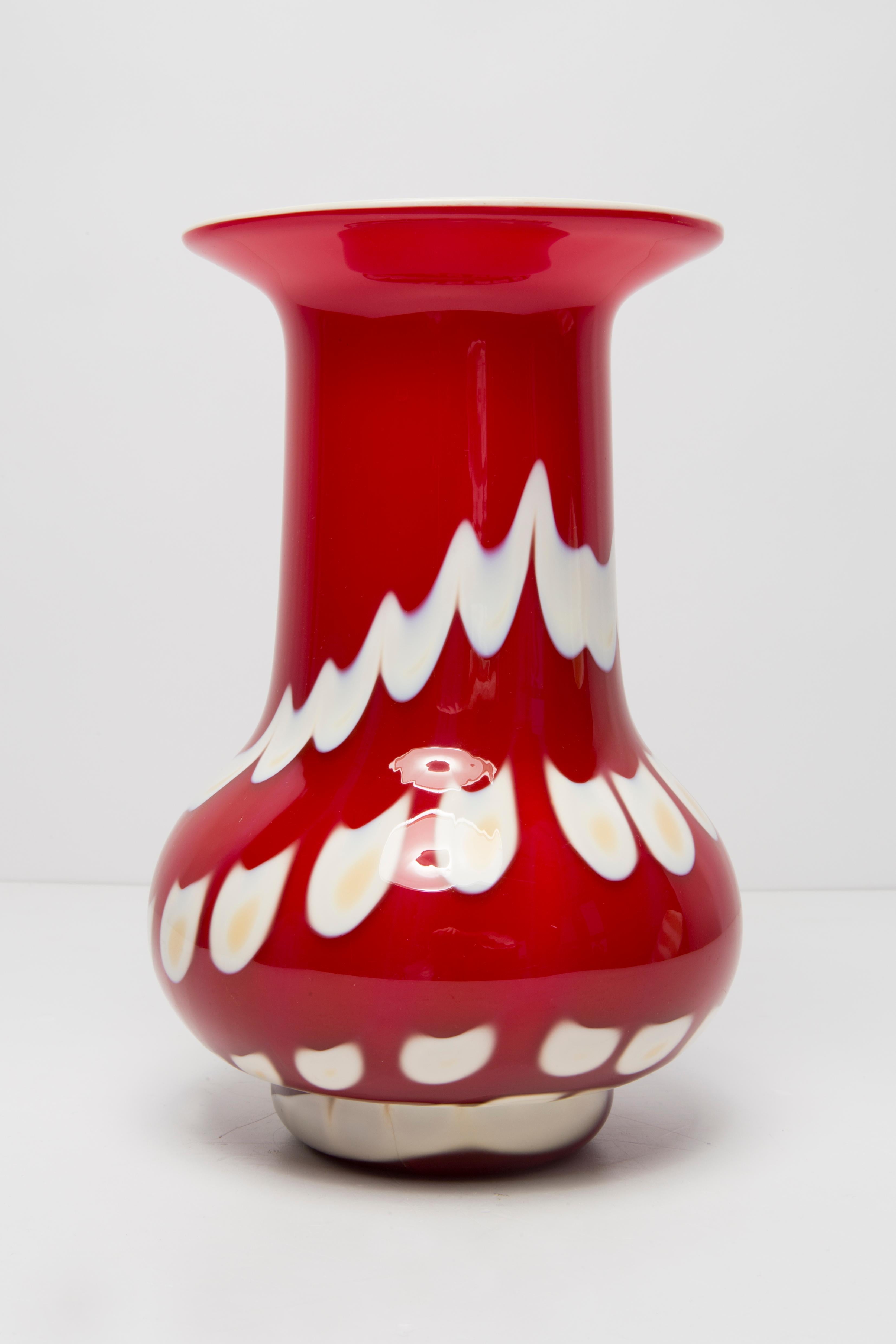 Mid Century Crystal Red Artistic Glass Vase, Italy, 1970s For Sale 1