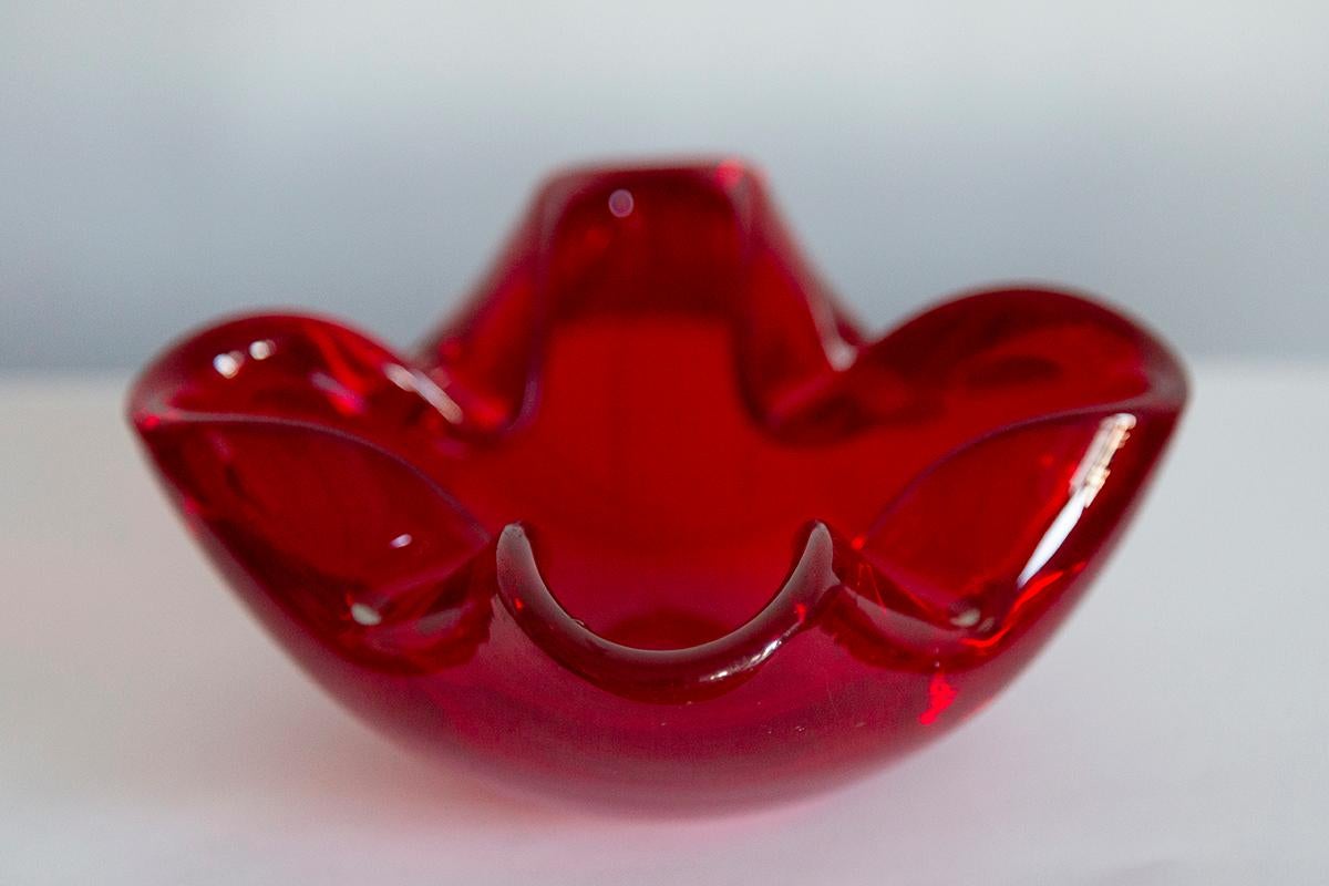Mid Century Crystal Red Glass Ashtray Bowl, Italy, 1970s For Sale 1