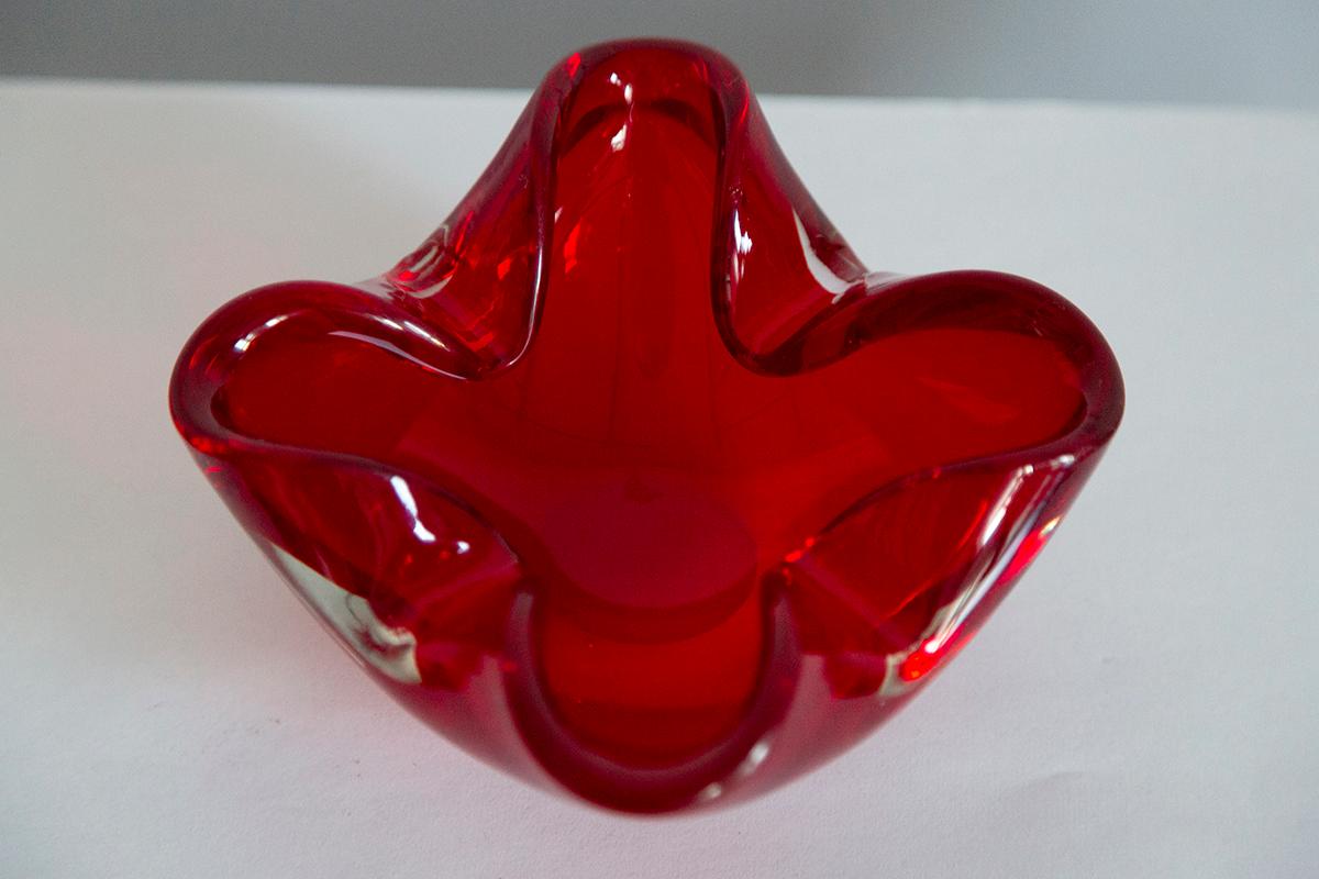 Mid Century Crystal Red Glass Ashtray Bowl, Italy, 1970s For Sale 3