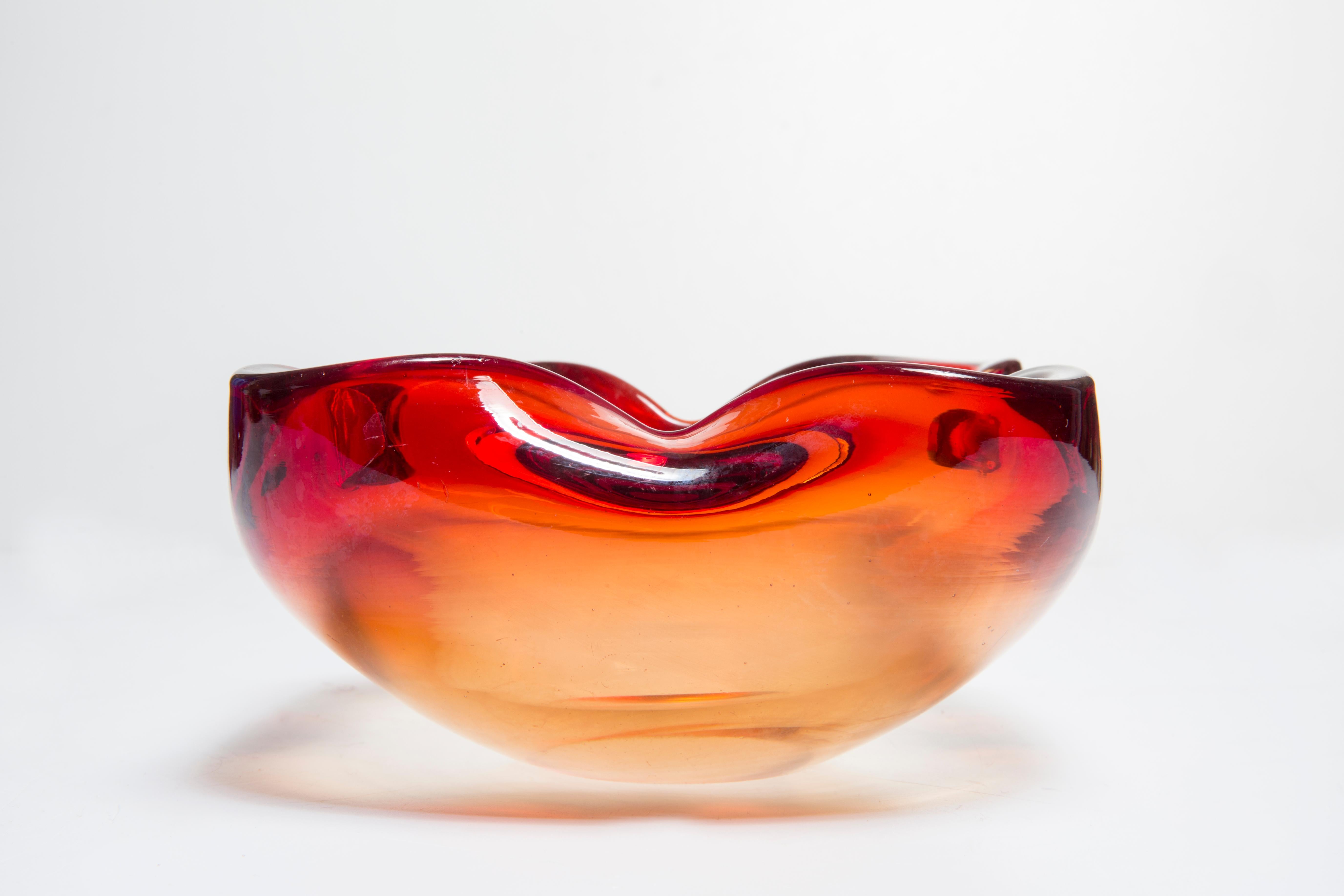 Mid Century Crystal Red Orange Glass Big Ashtray Bowl, Italy, 1970s In Good Condition In 05-080 Hornowek, PL