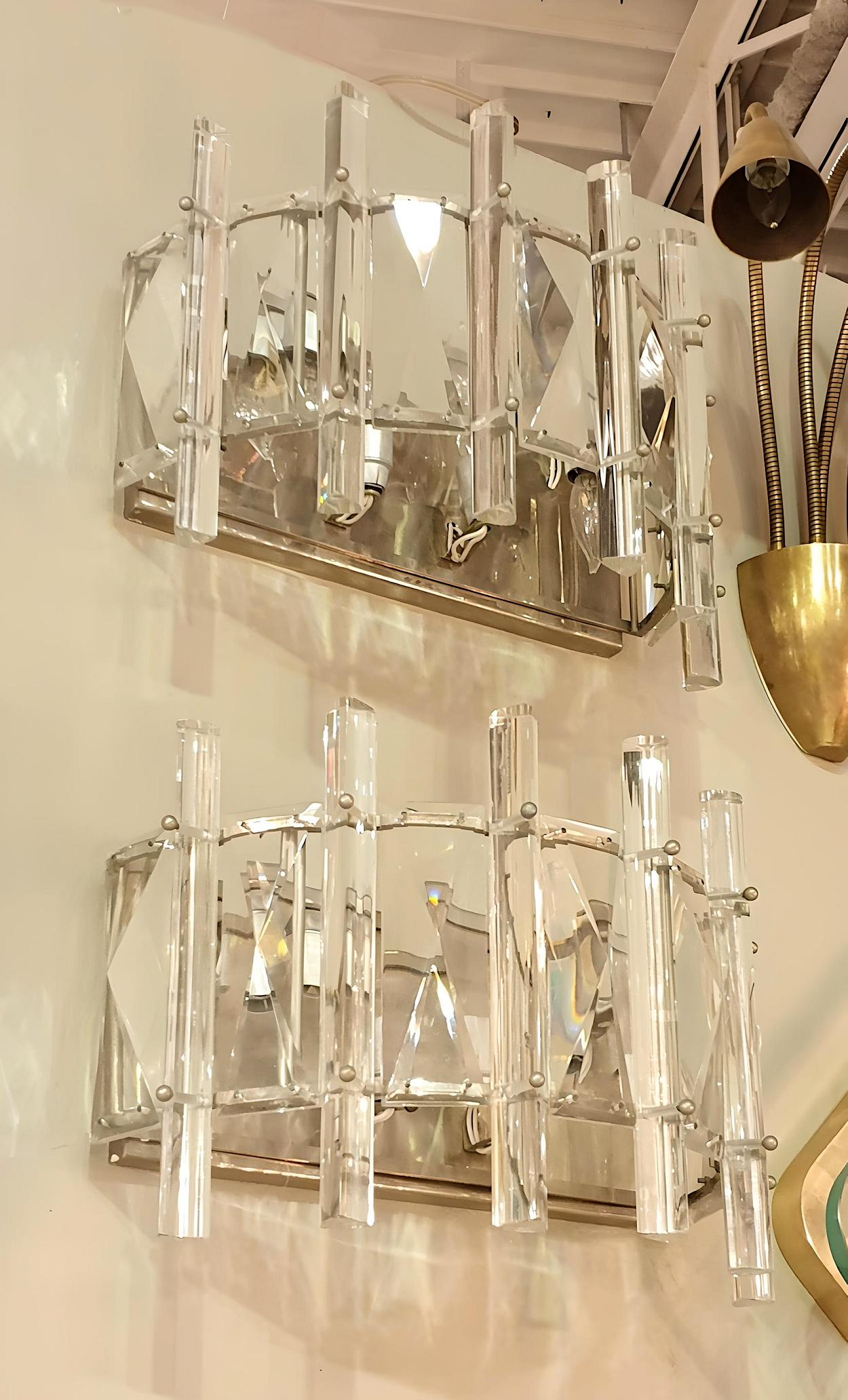 Apliques de cristal modernos de mediados de siglo - un par Moderno de mediados de siglo en venta