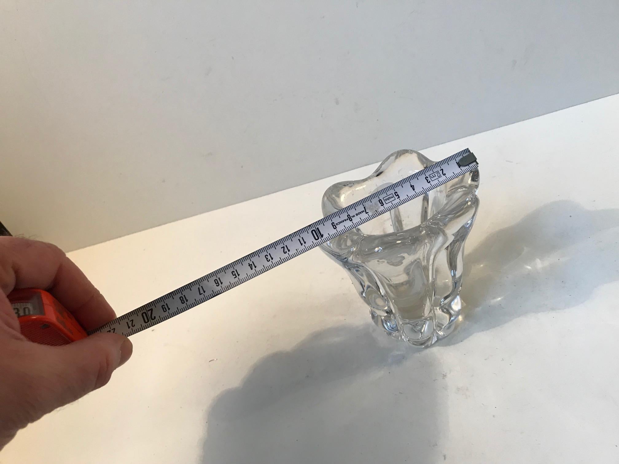 Metà XX secolo Vaso di cristallo del Medioevo di Nils Landberg per Orrefors, anni '50 in vendita