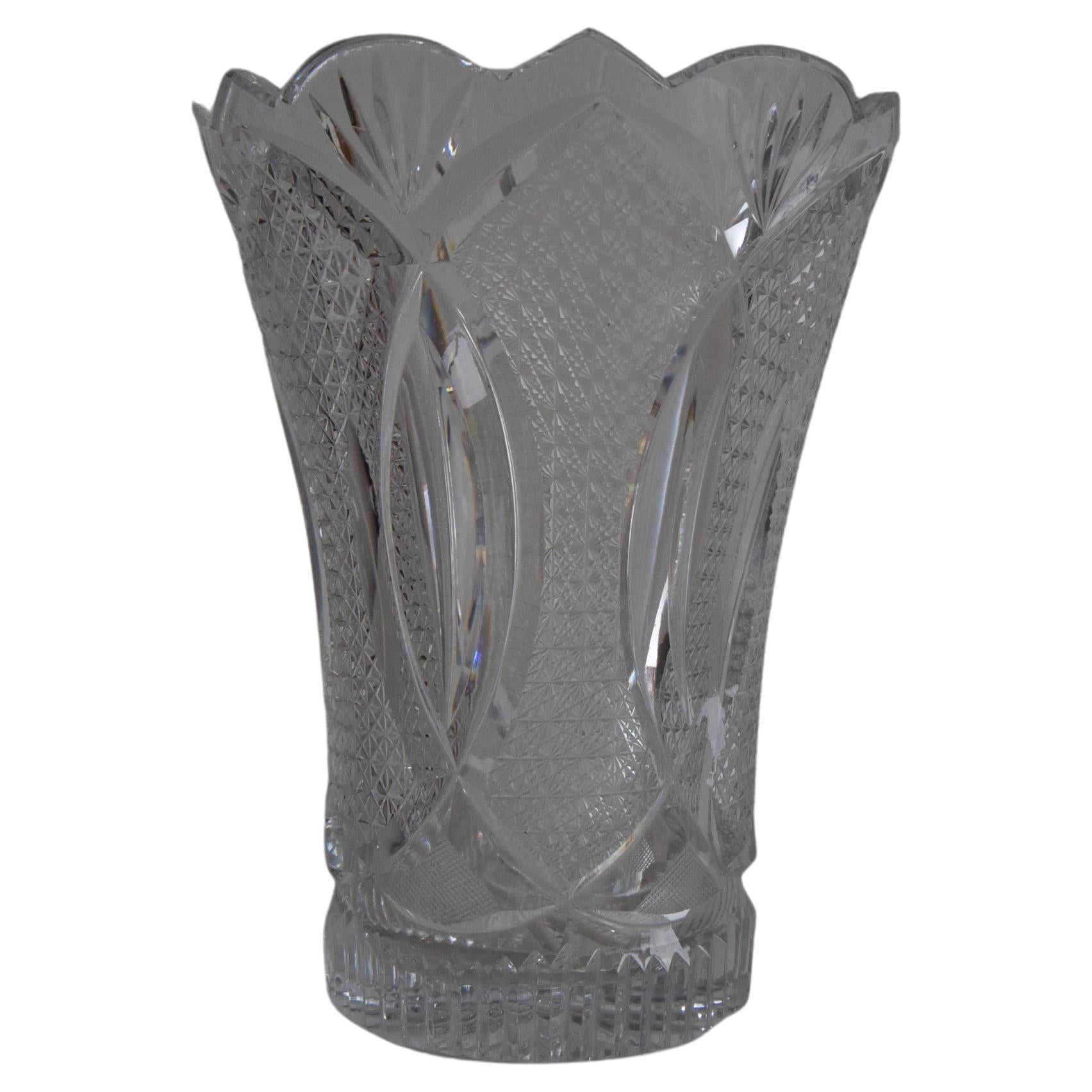
Fabriqué en Tchécoslovaquie
Fabriqué en verre taillé et en cristal
Le vase a un petit éclat sur le fond.
Repolissage
Bon état d'origine