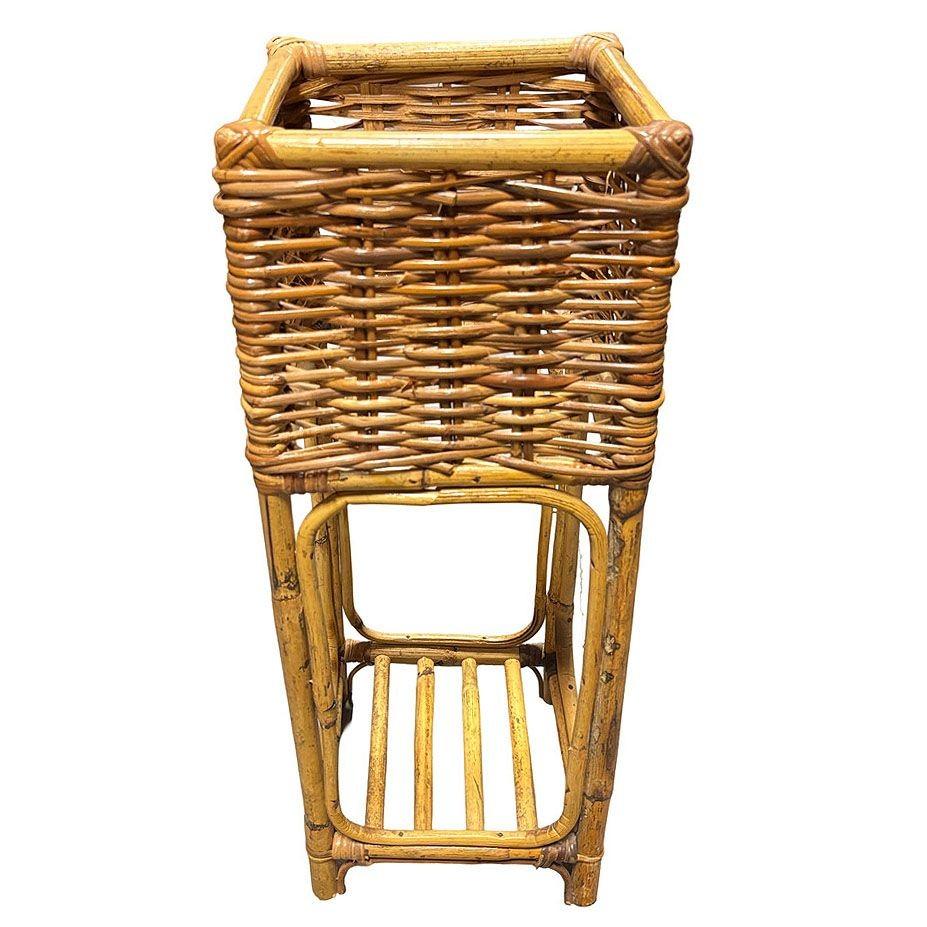 Metà XX secolo Piantana a cubo in rattan intrecciato di metà secolo in vendita