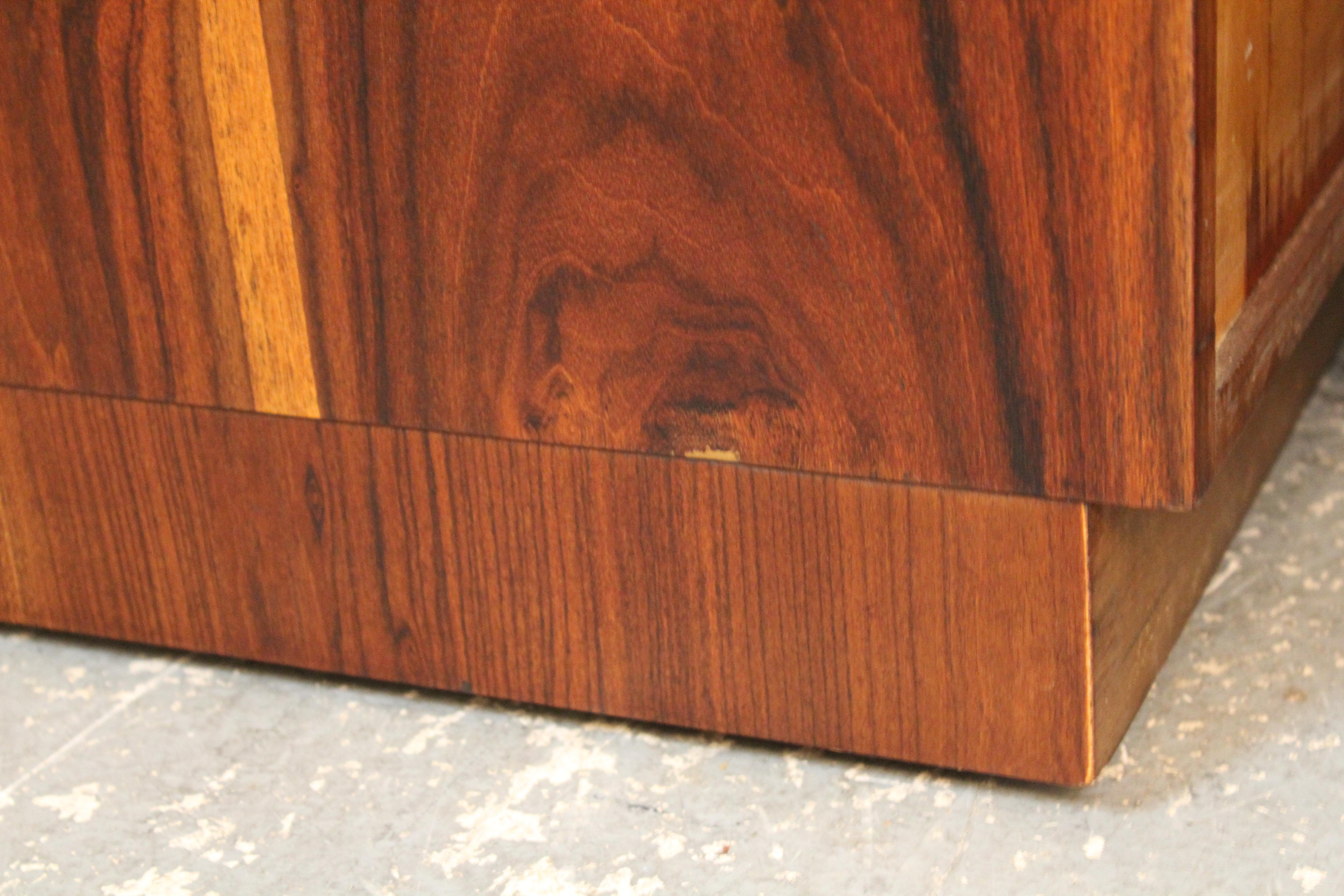 Comodini cubici in palissandro del Mid-Century by Directional Furniture in vendita 4