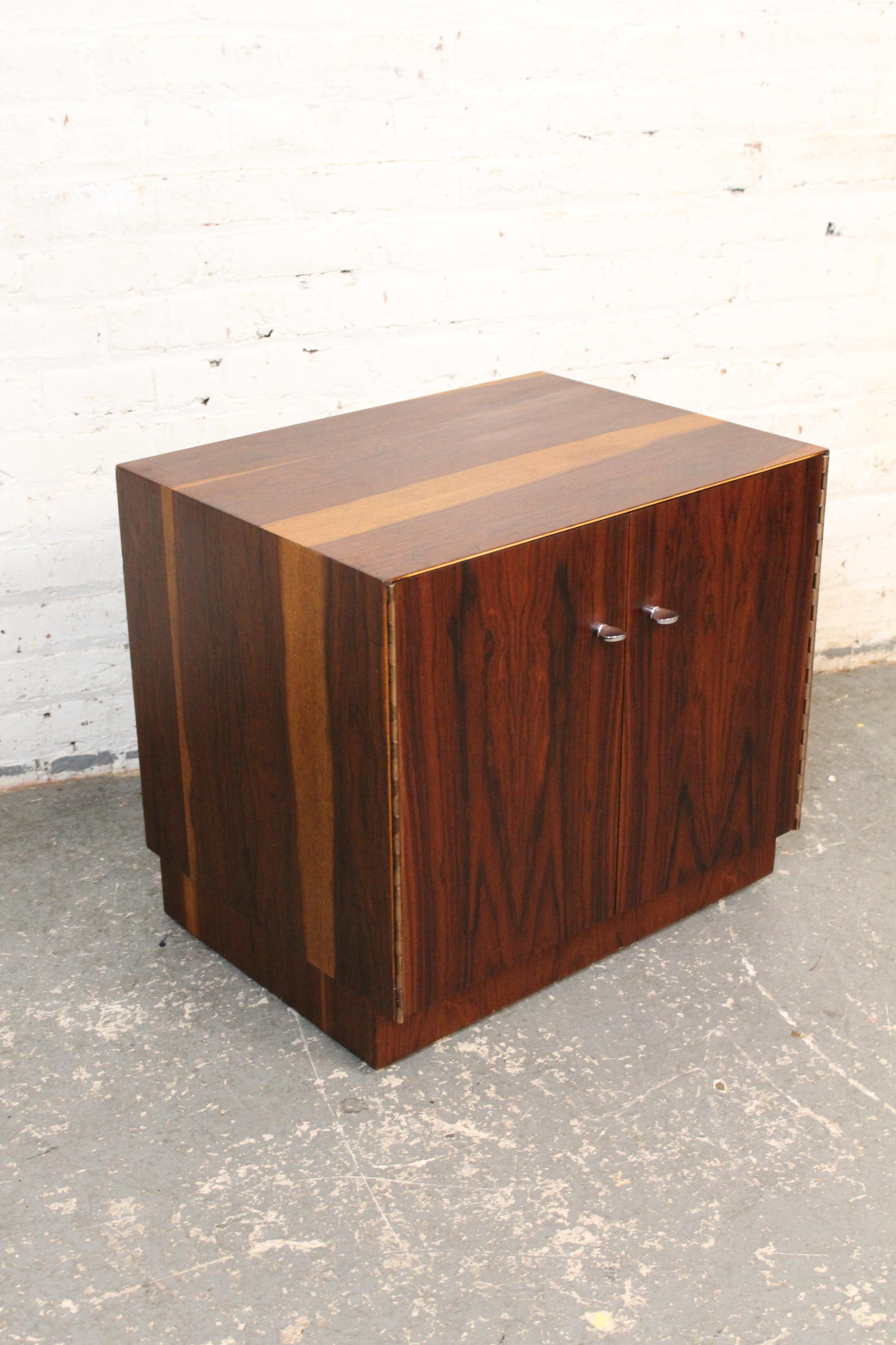 Comodini cubici in palissandro del Mid-Century by Directional Furniture in vendita 5