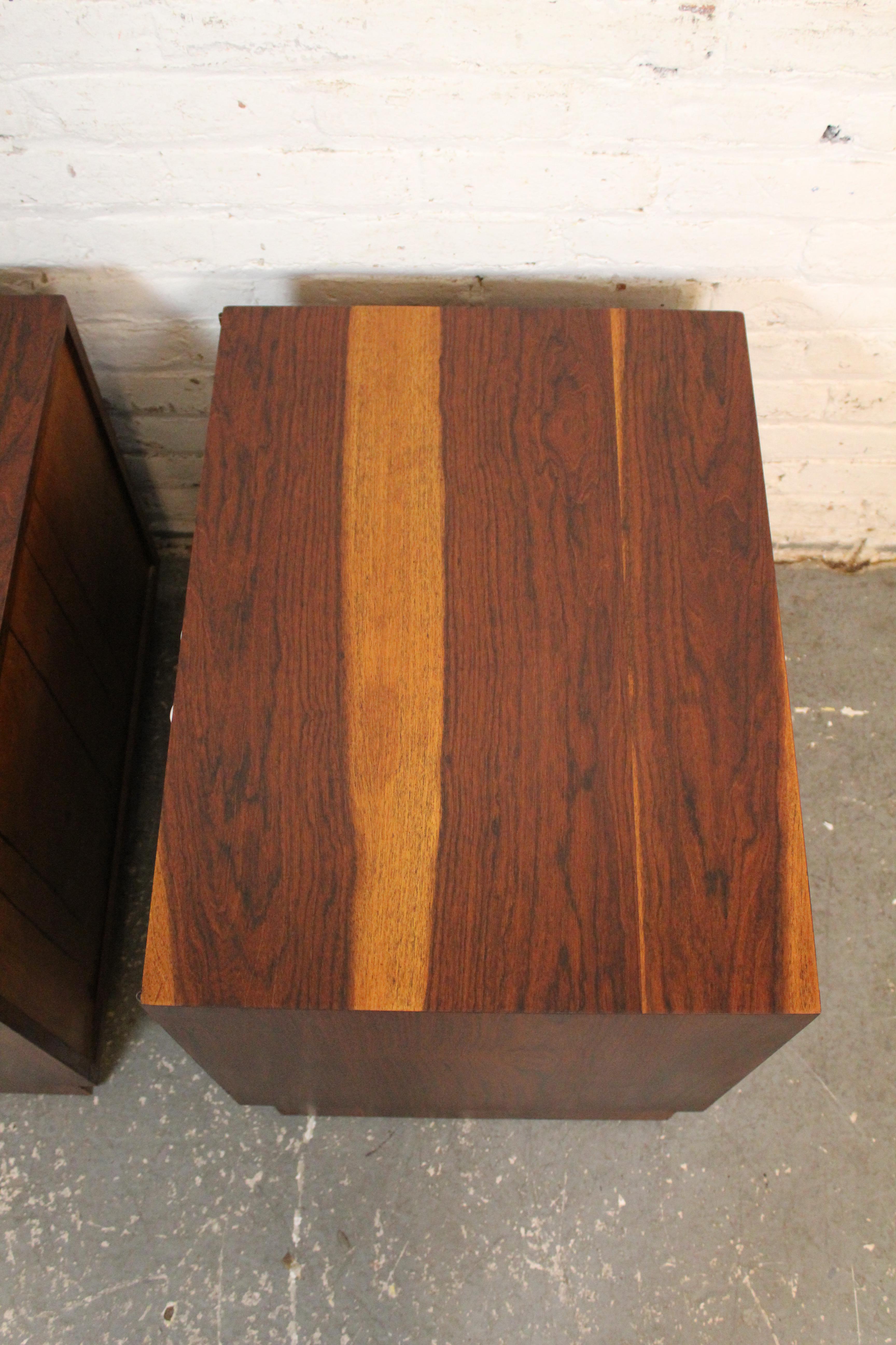 Metallo Comodini cubici in palissandro del Mid-Century by Directional Furniture in vendita