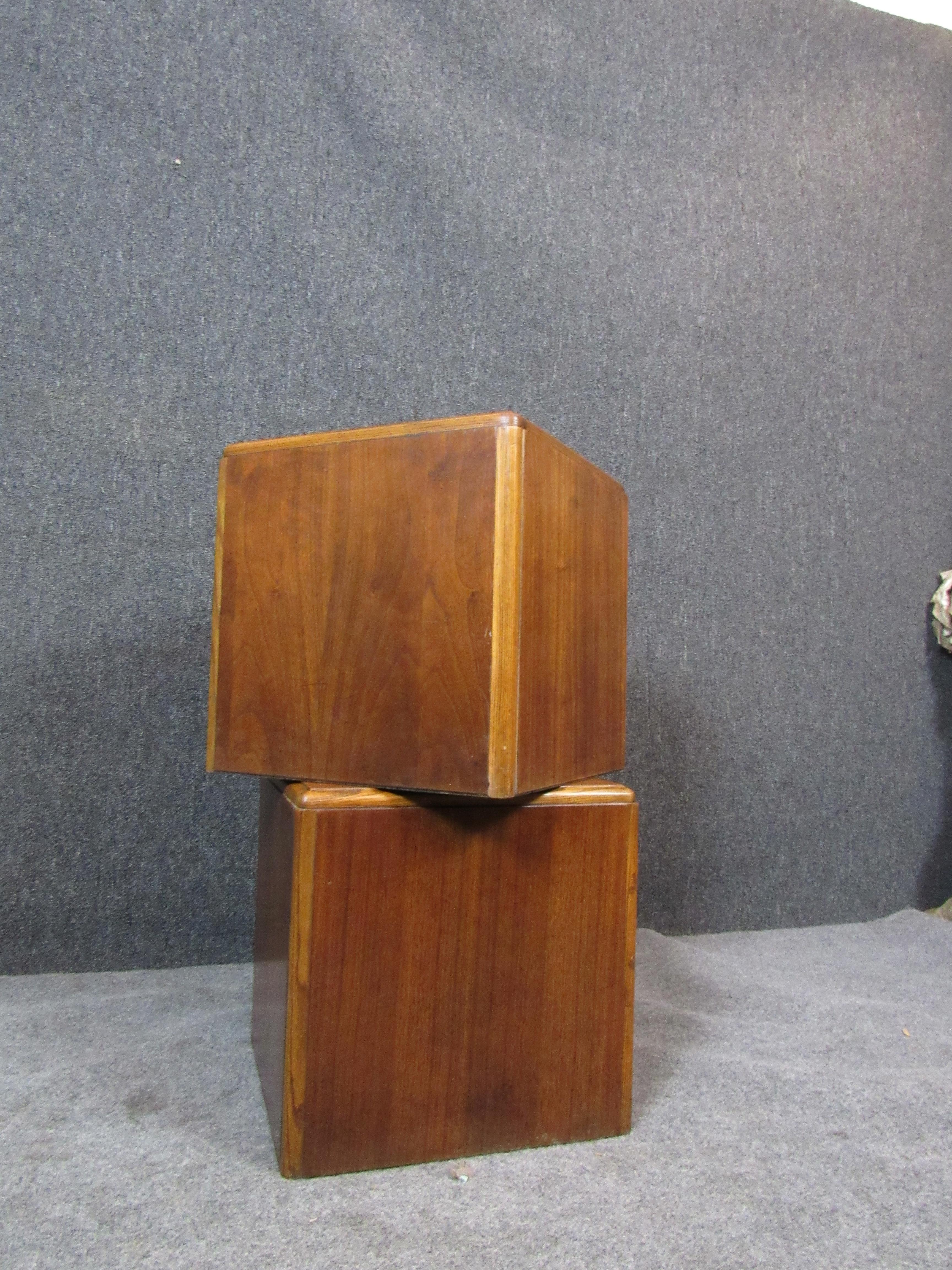 Mid-Century Cubic Walnut Pedestals by Lane Furniture For Sale 10