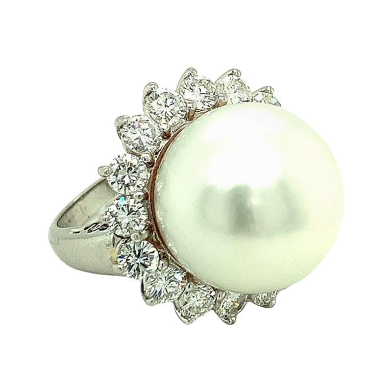 Bague en platine à perles de culture et diamants du milieu du siècle, vers les années 1950