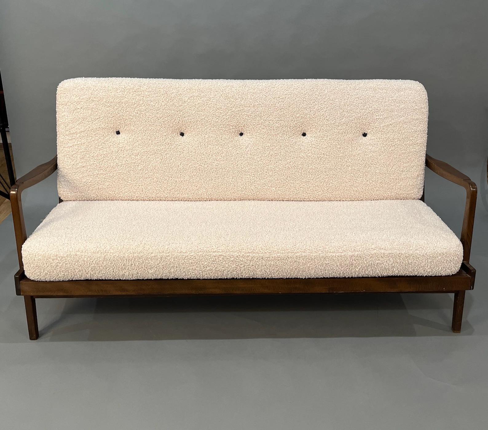Indulge in the captivating allure of our meticulously curated Mid Century sofa, expertly handpicked to elevate your living environment. This exquisite piece boasts a harmonious blend of timeless design and contemporary elegance. Adorned with