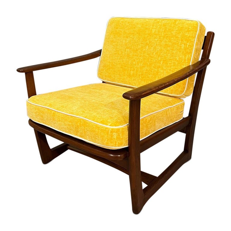 Mid-Century, Curated, Walnut arm lounge chair 1960s Circa For Sale 5