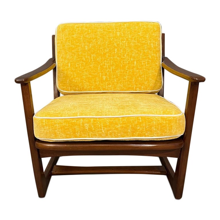 Mid-Century, Curated, Walnut arm lounge chair 1960s Circa For Sale 6