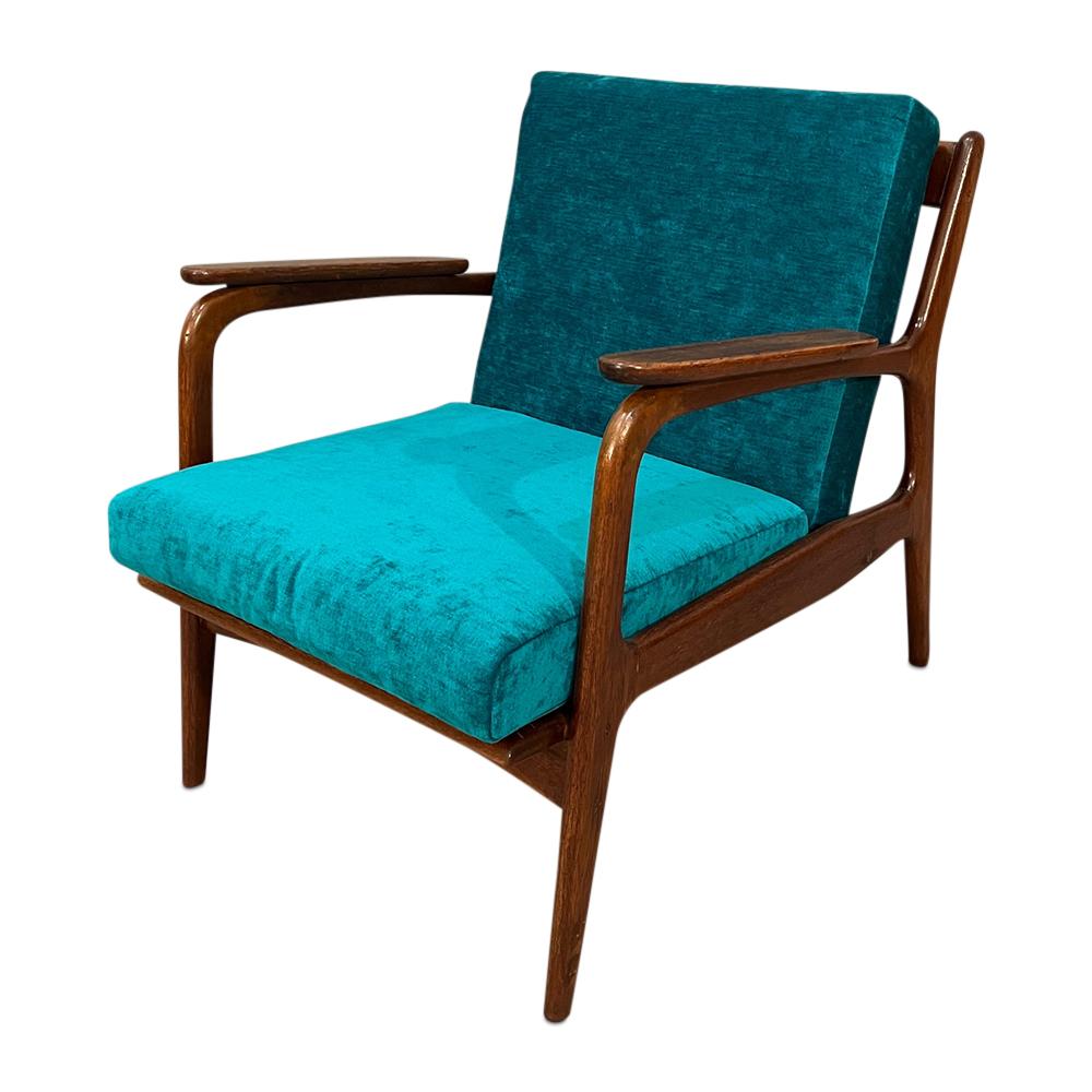 Mid-Century Curated Walnut arm lounge chair 1960s Circa 9
