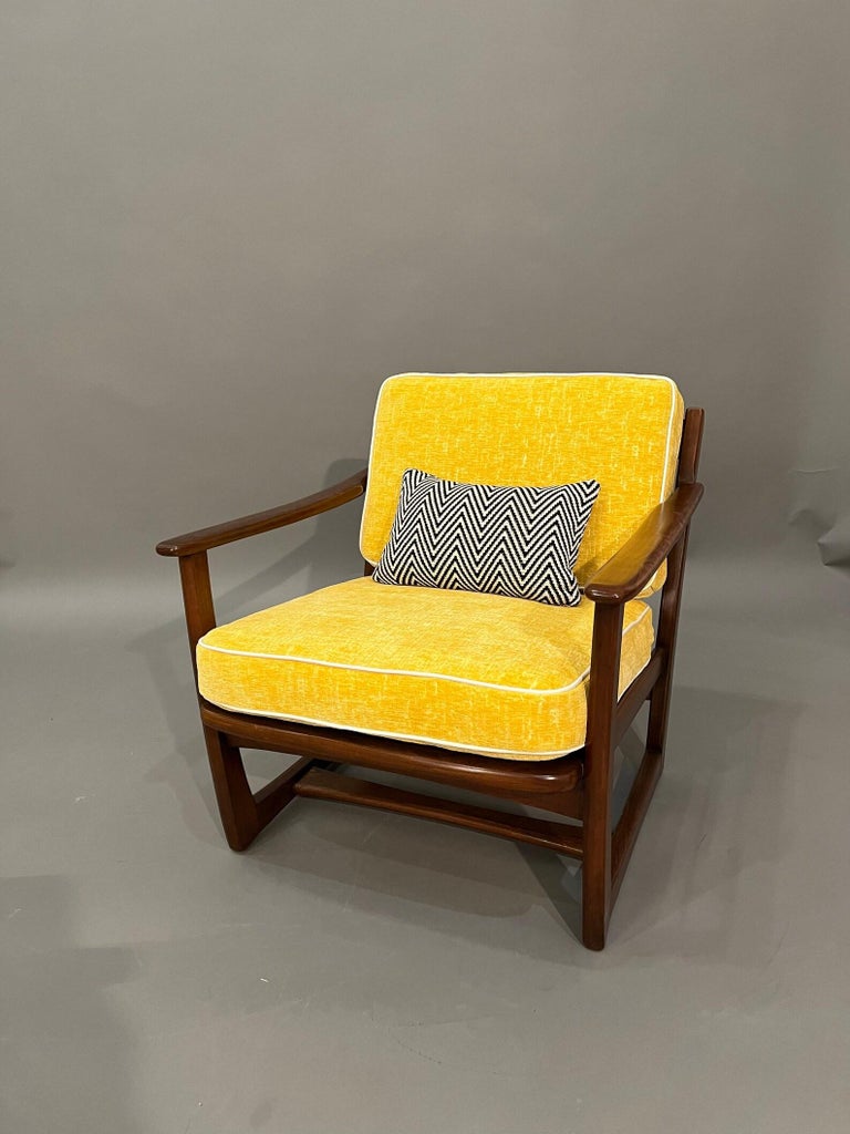 Mid-Century, Curated, Walnut arm lounge chair 1960s Circa For Sale 4